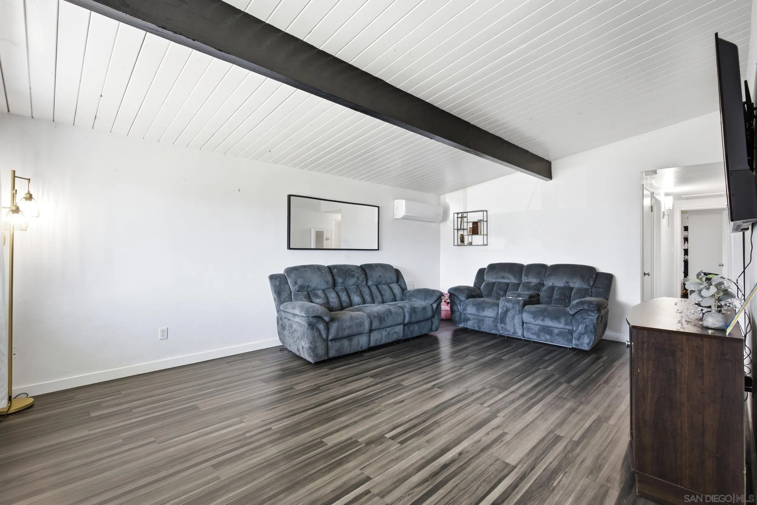 https://cdn.realtyfeed.com/cdn/127/260015963/ab02834b644bddfc4c0ceb56f1784356.webp