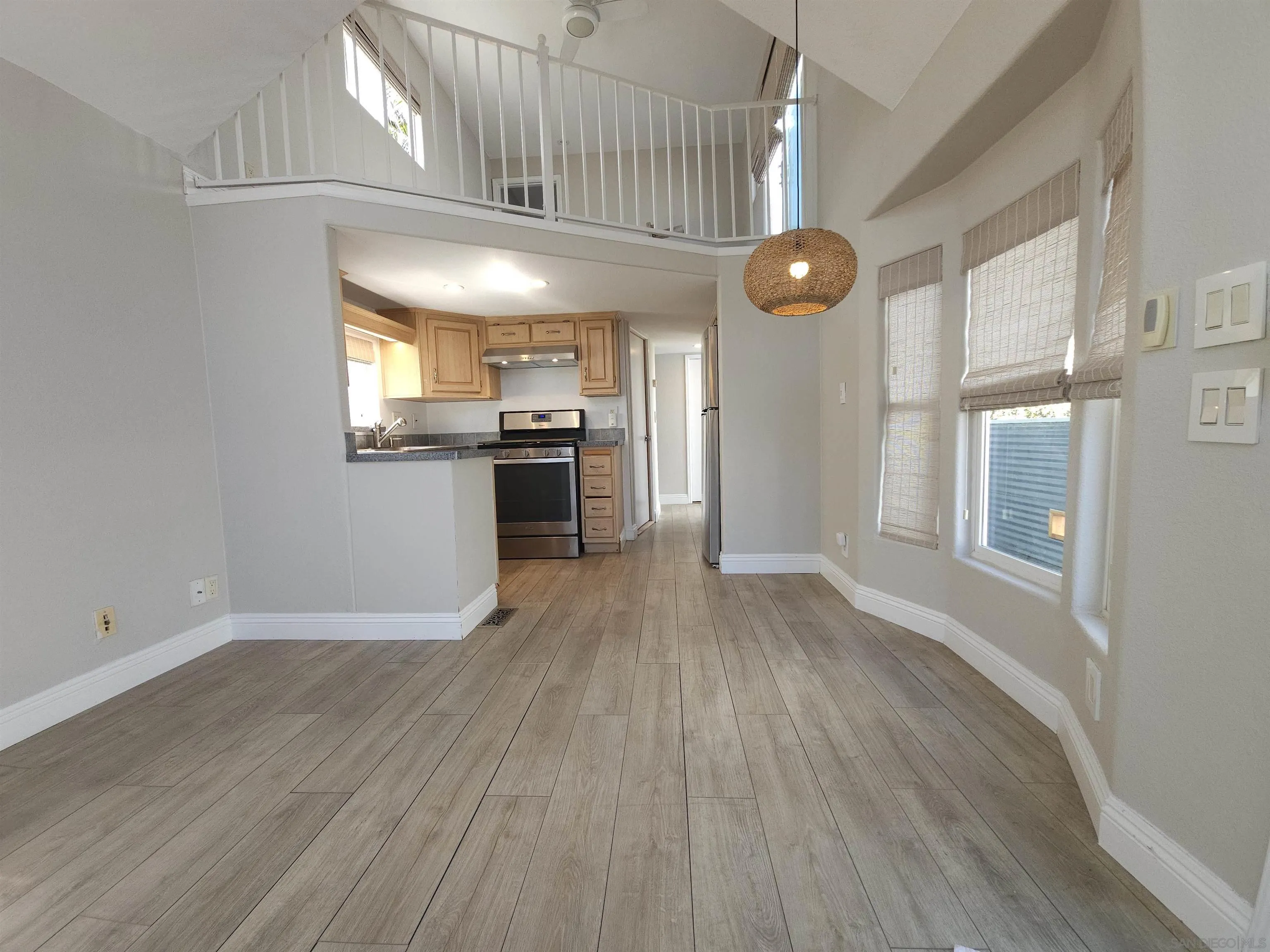 https://cdn.realtyfeed.com/cdn/127/260015974/28181c8f4b221720c83f06e3ddff2d86.webp