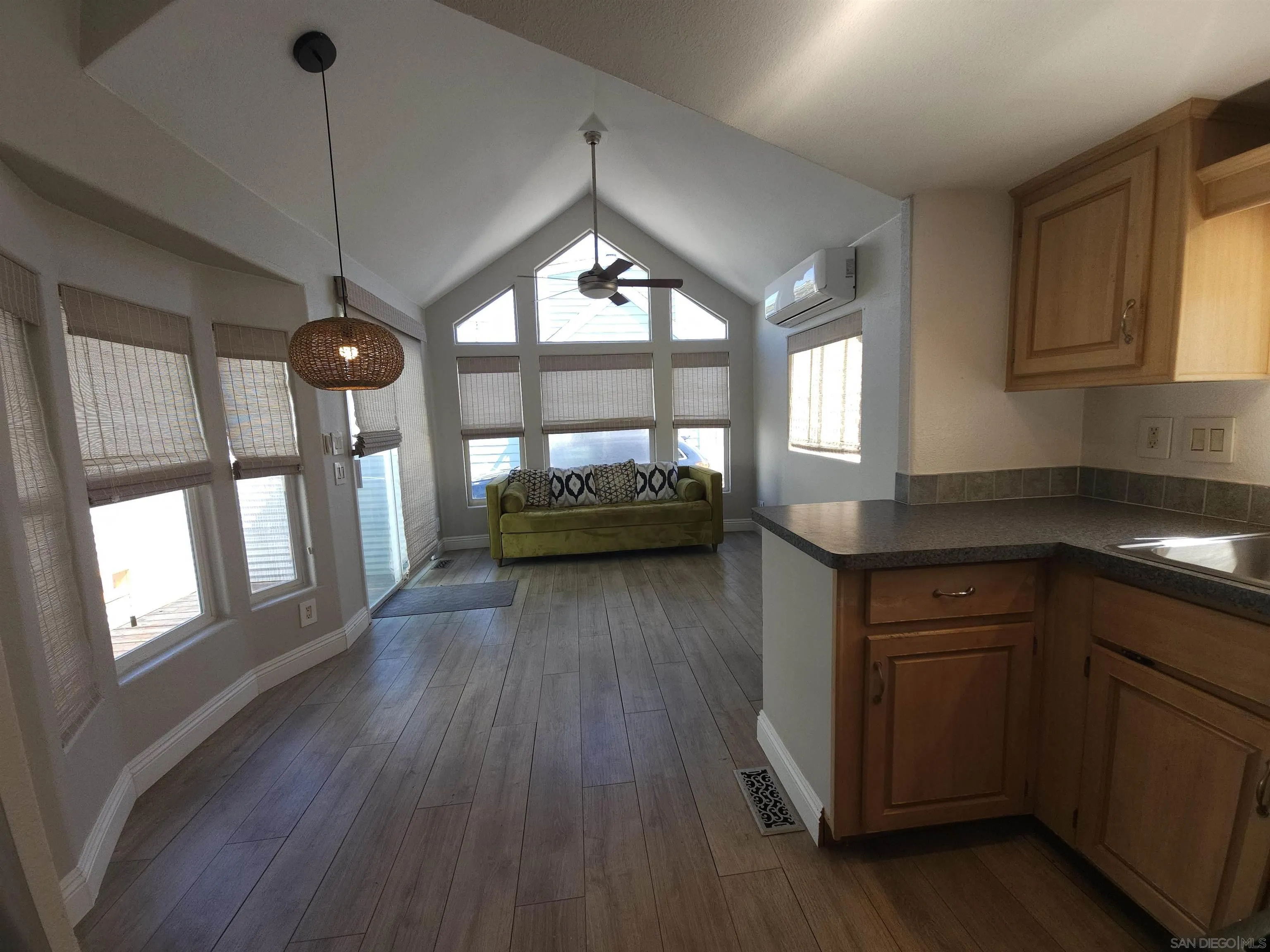 https://cdn.realtyfeed.com/cdn/127/260015974/9885fec9d642e8b462e8533f562ce313.webp