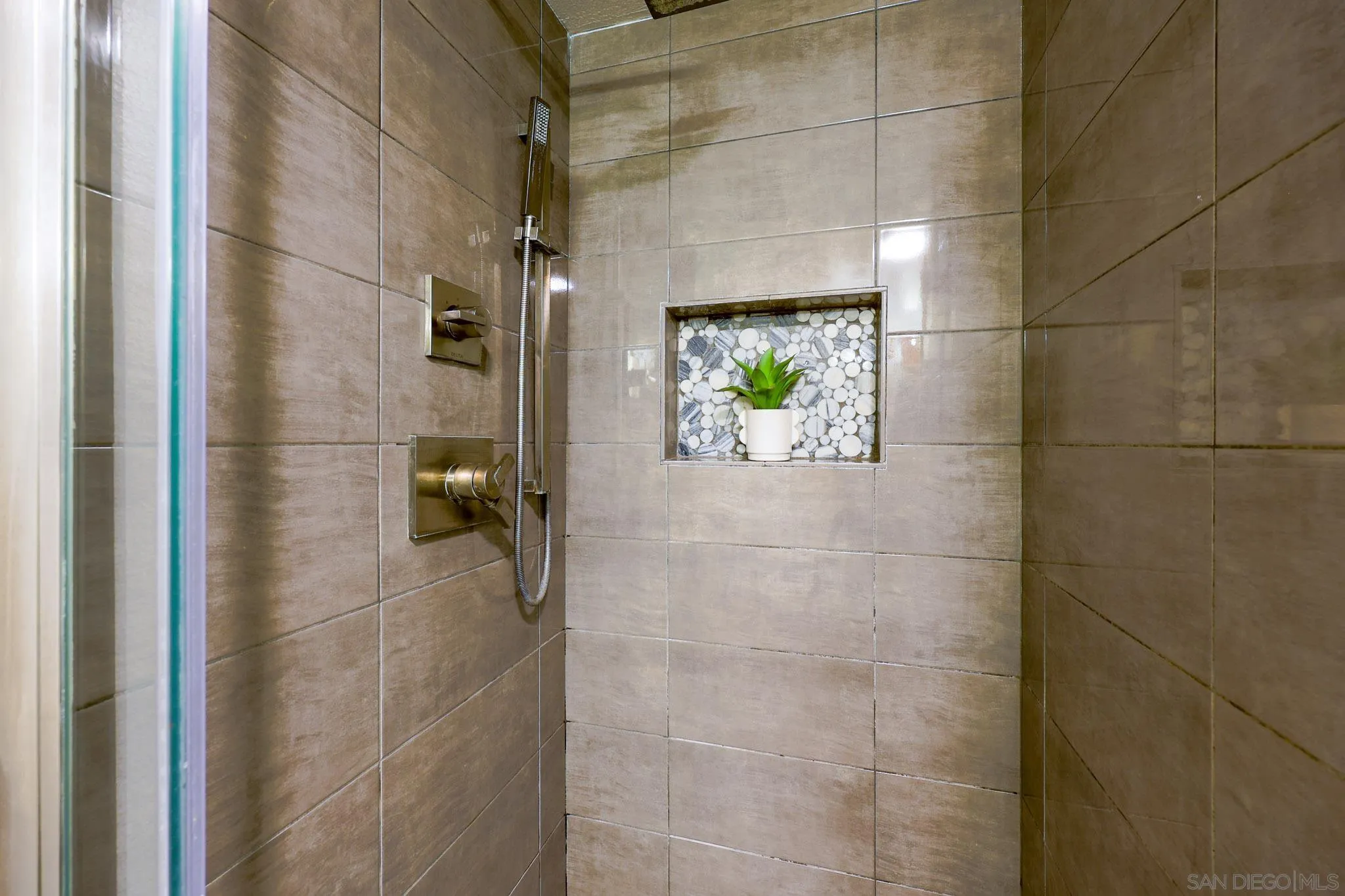 Photo #20: 260015975 Listing: Photo #20