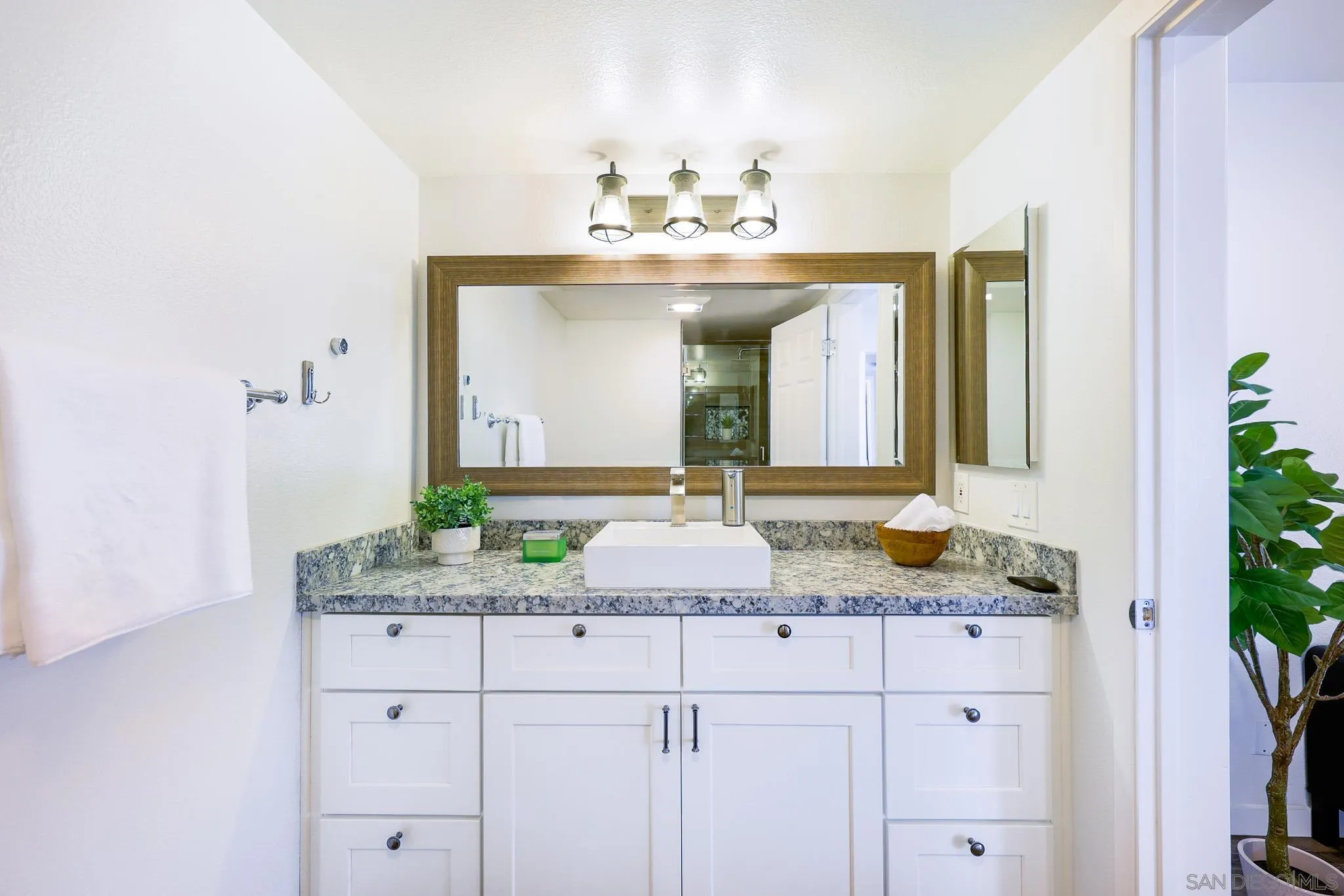 Photo #18: 260015975 Listing: Photo #18