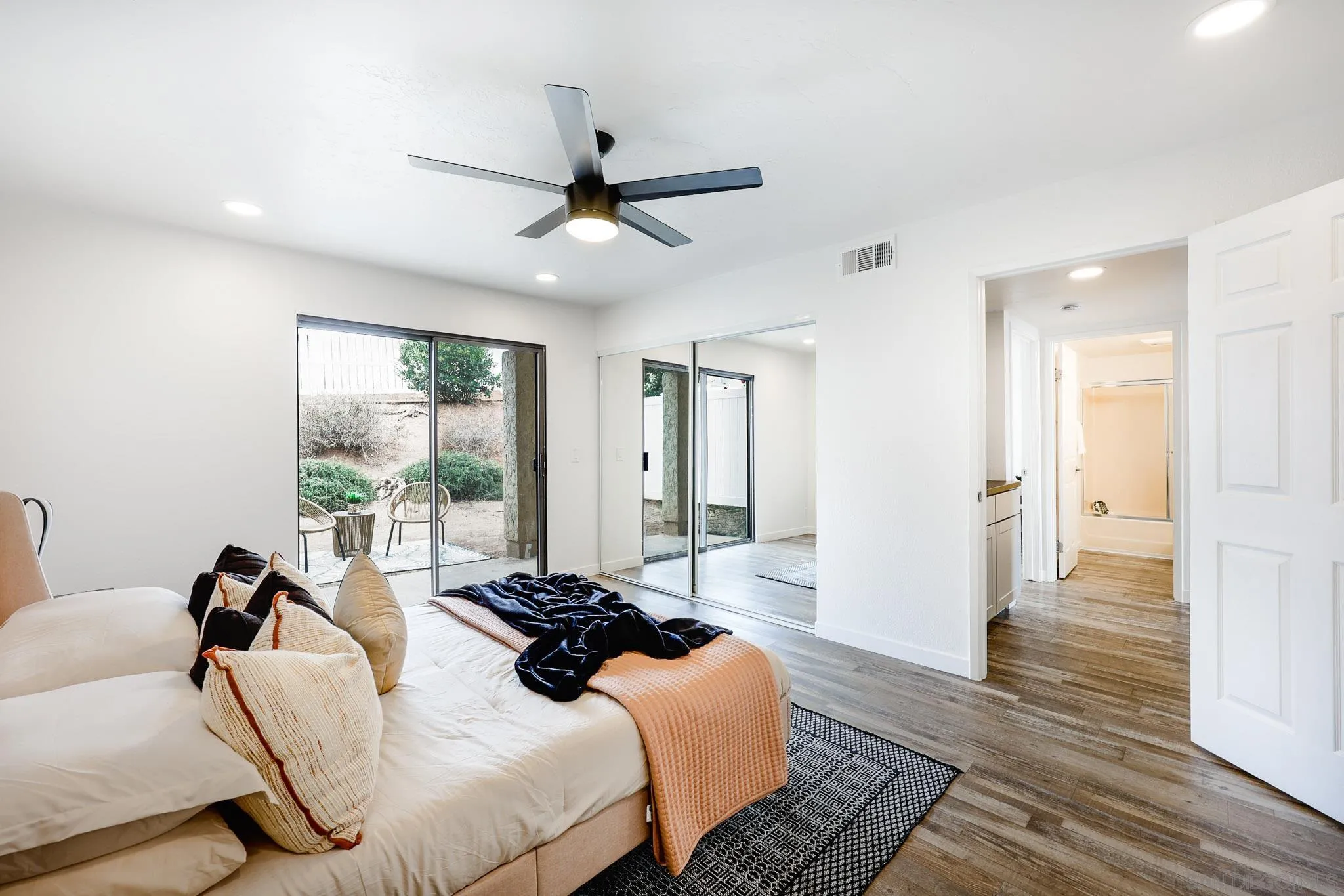 Photo #16: 260015975 Listing: Photo #16