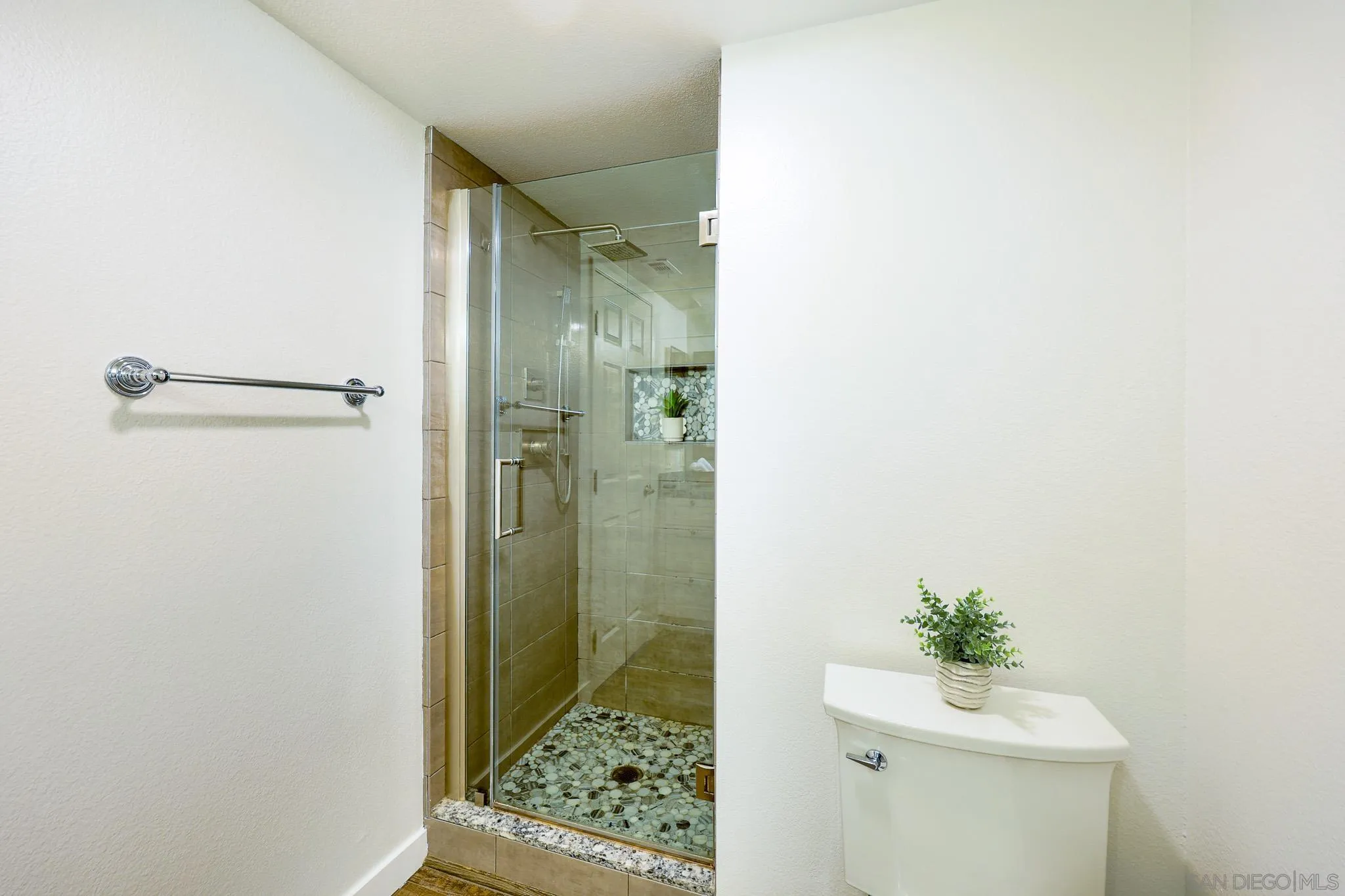 Photo #19: 260015975 Listing: Photo #19
