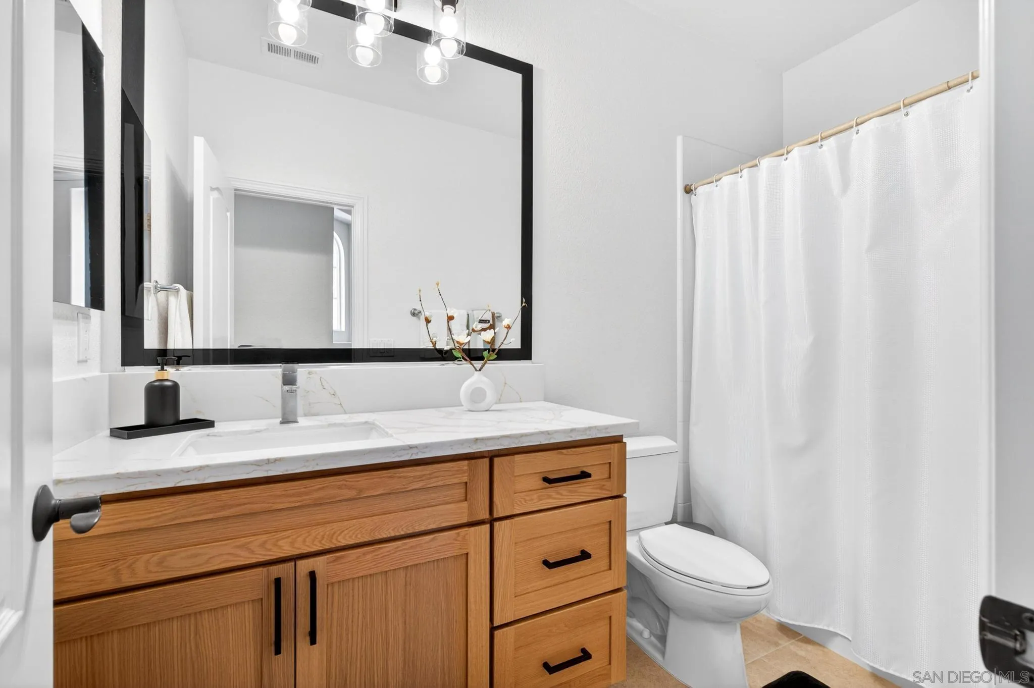 https://cdn.realtyfeed.com/cdn/127/260015978/228a2b34bb00d585709e10ad0b18dd3e.webp