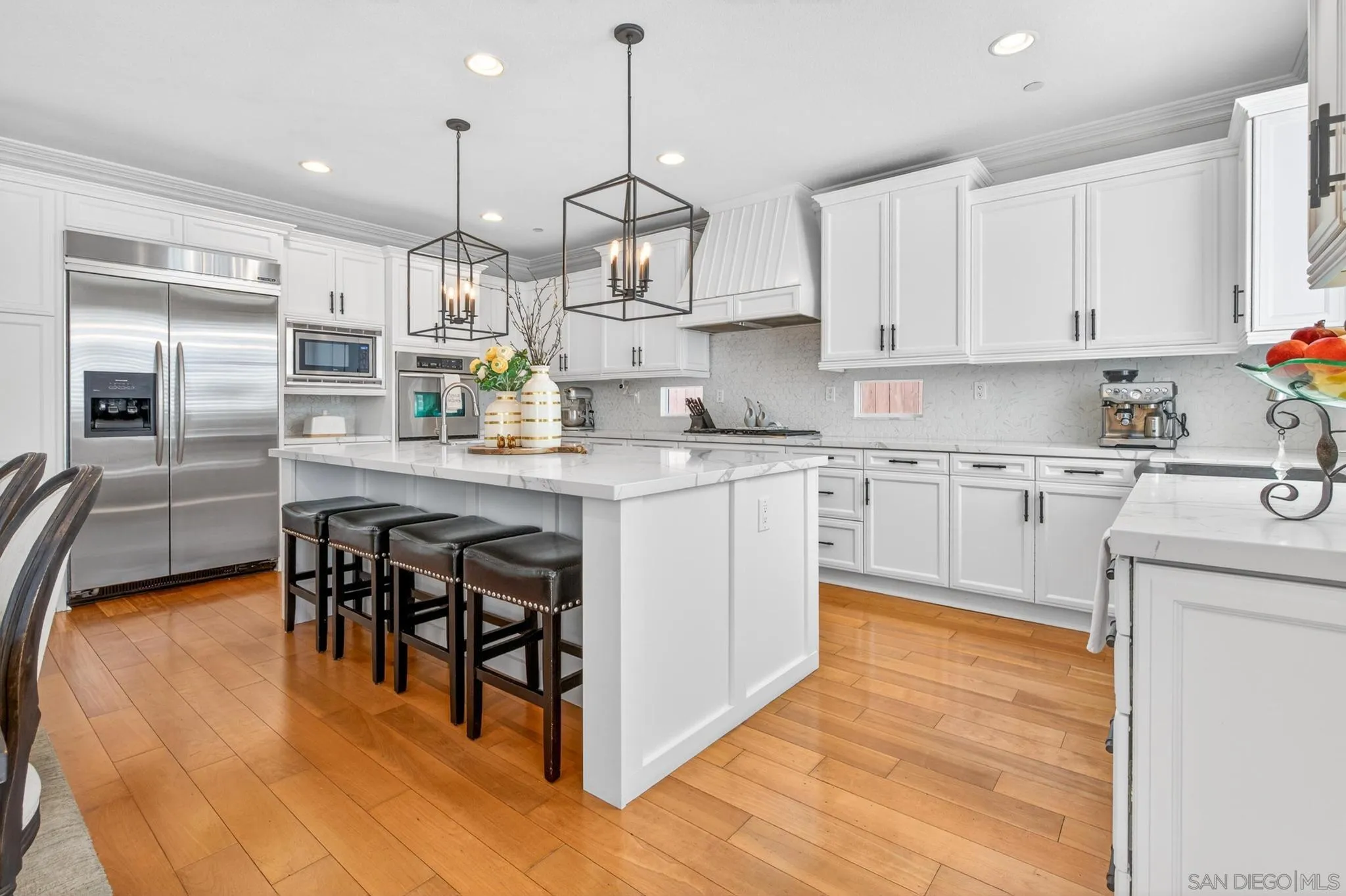 https://cdn.realtyfeed.com/cdn/127/260015978/28cf69c6232c77ca4ff69f47edcfd7a4.webp
