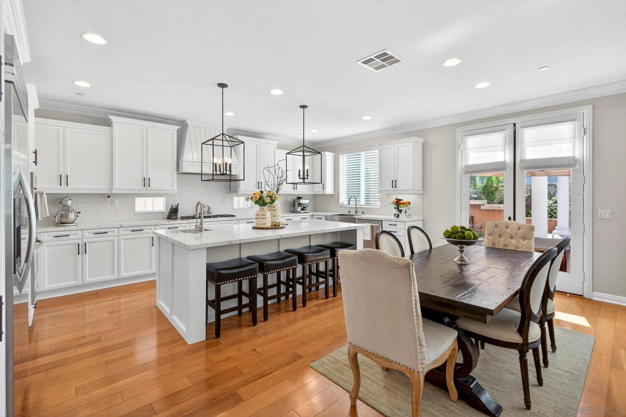 https://cdn.realtyfeed.com/cdn/127/260015978/4b6c60bcb05b6593a8004af98084075f.webp