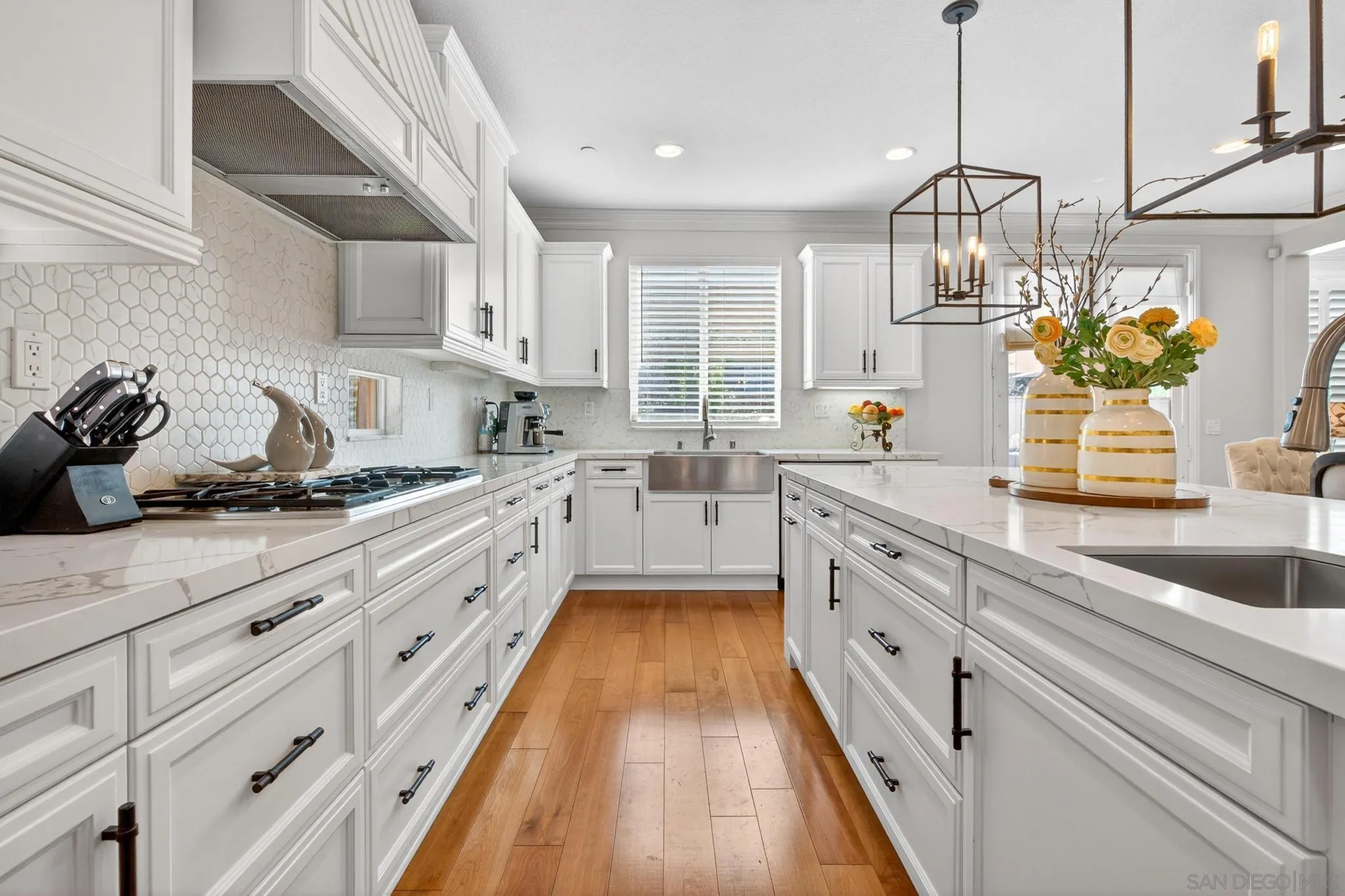 https://cdn.realtyfeed.com/cdn/127/260015978/557eacdf73e2a2f64a4dda940093ad93.webp