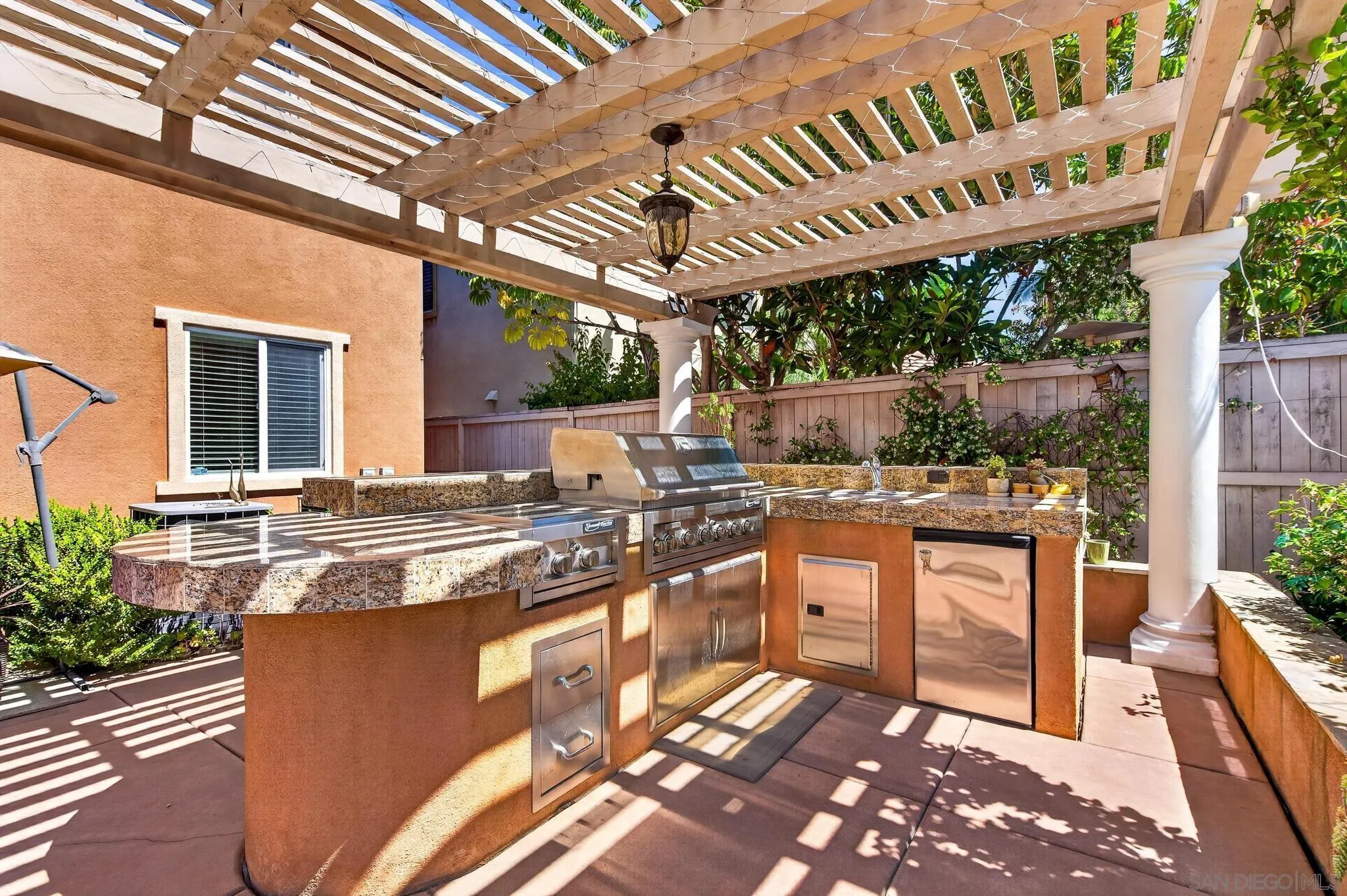 https://cdn.realtyfeed.com/cdn/127/260015978/6564f8c1cc74055c204714cef61e6f73.webp