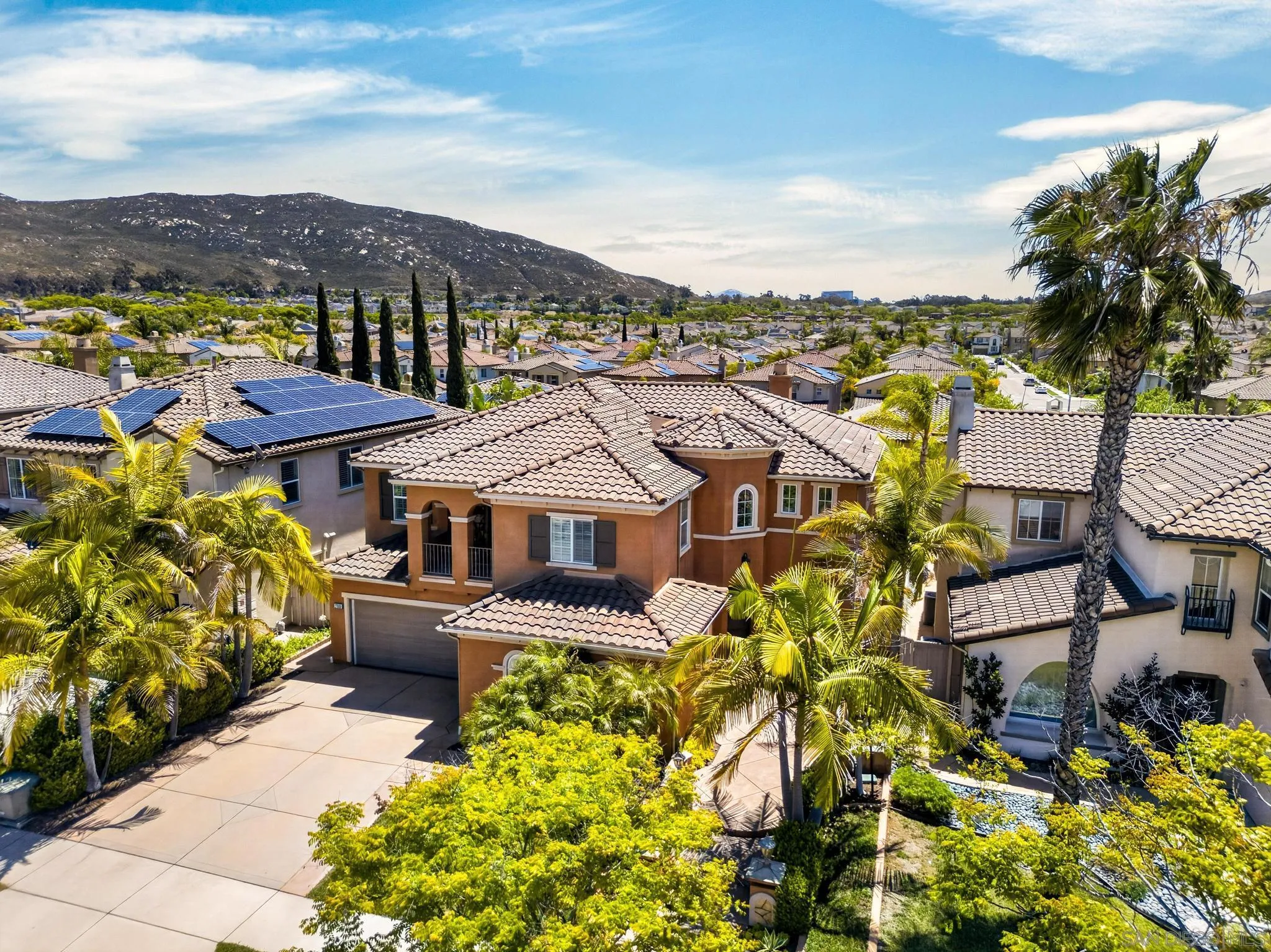 https://cdn.realtyfeed.com/cdn/127/260015978/cf9d6ac42c52cc6128fb726d5f4e6d0c.webp
