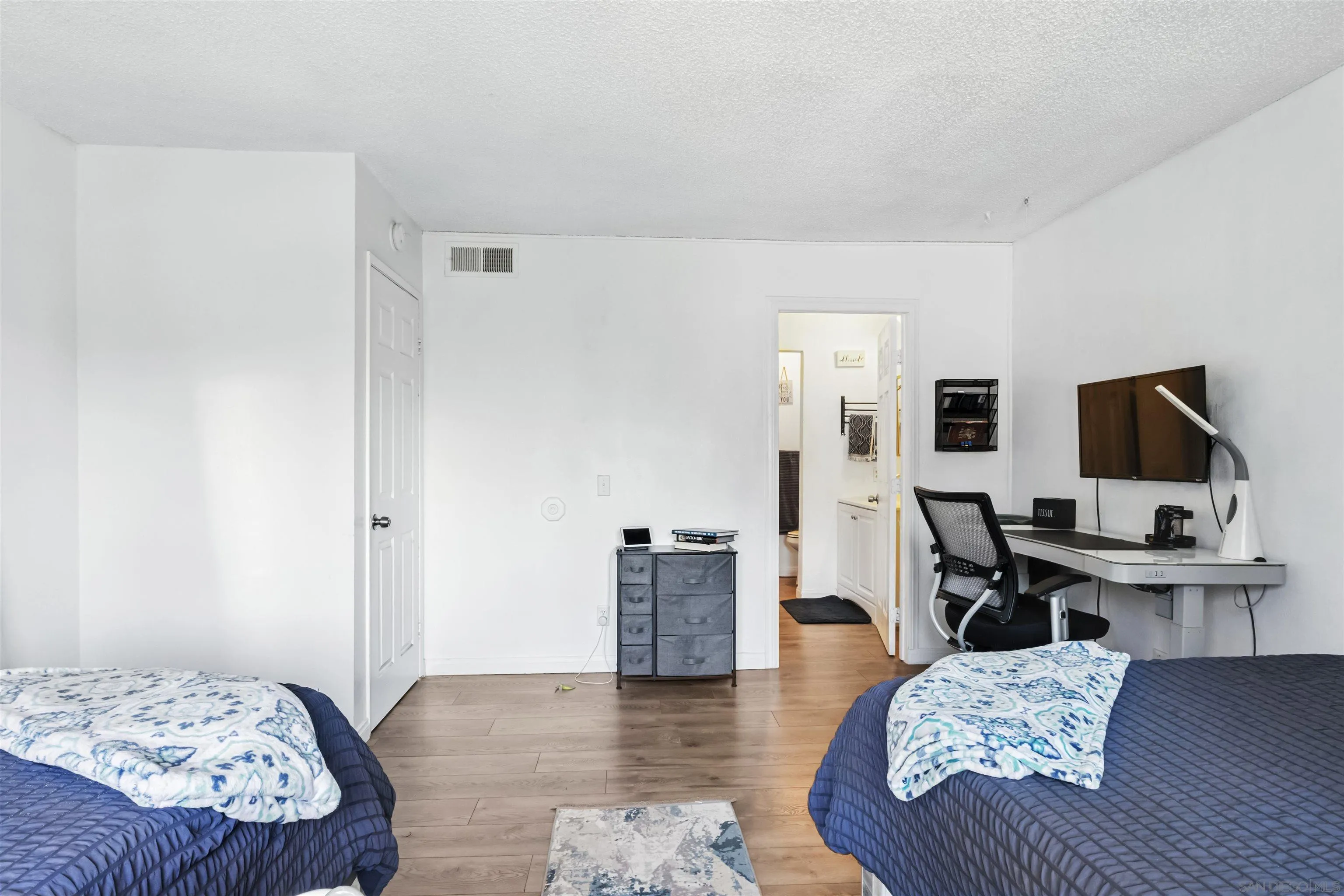 Photo #22: 260015980 Listing: Photo #22
