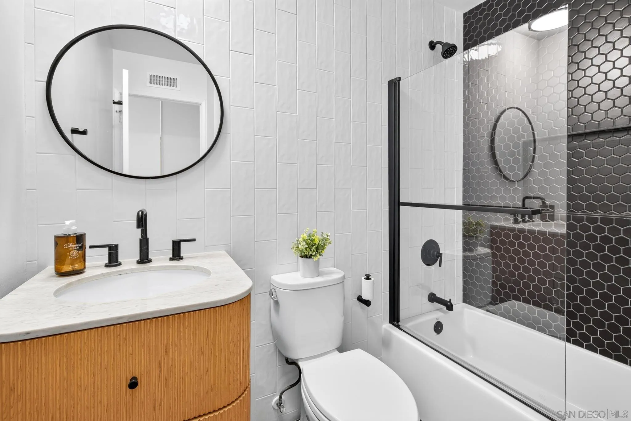 https://cdn.realtyfeed.com/cdn/127/260015981/01881c025a4f0a585507726ed358e672.webp