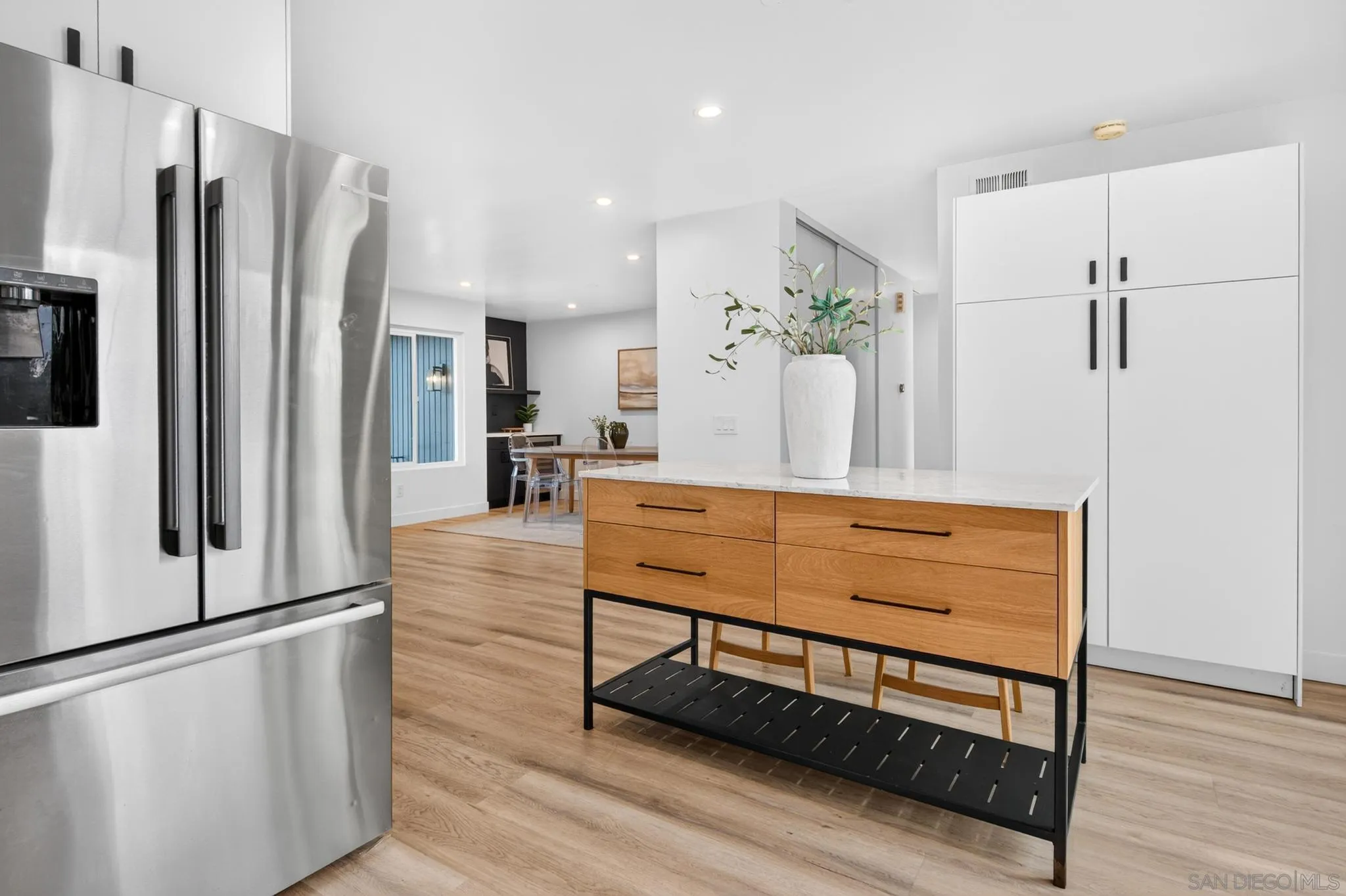 https://cdn.realtyfeed.com/cdn/127/260015981/1aec940bb36d62f5262558a719bbac7b.webp