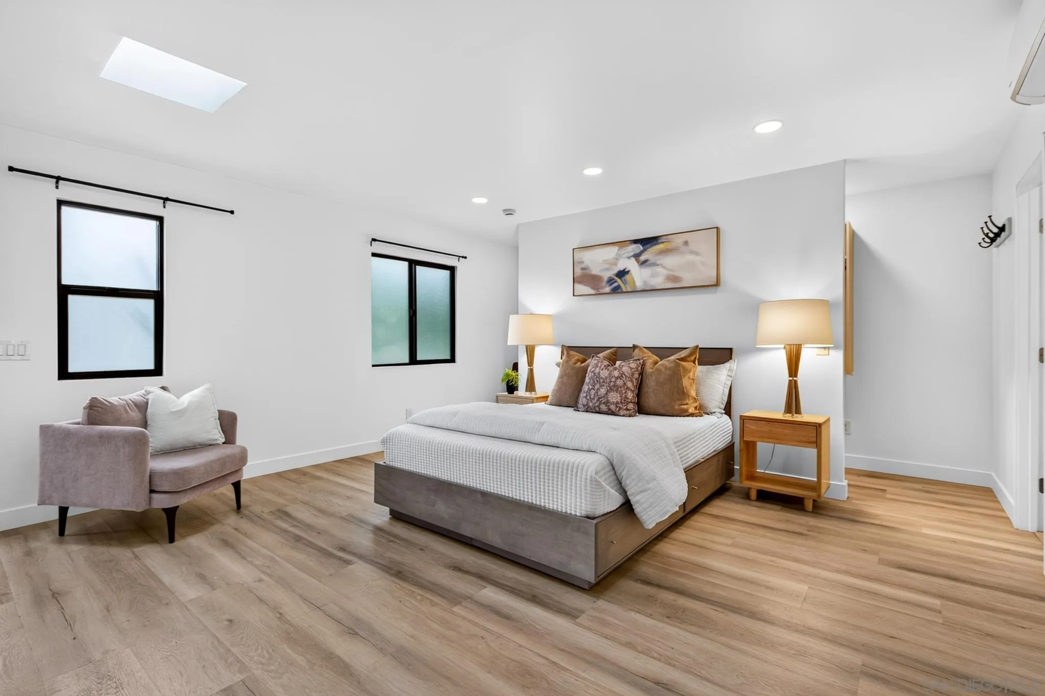 https://cdn.realtyfeed.com/cdn/127/260015981/2617ef8dfa859ee9feee46389a9d156c.webp