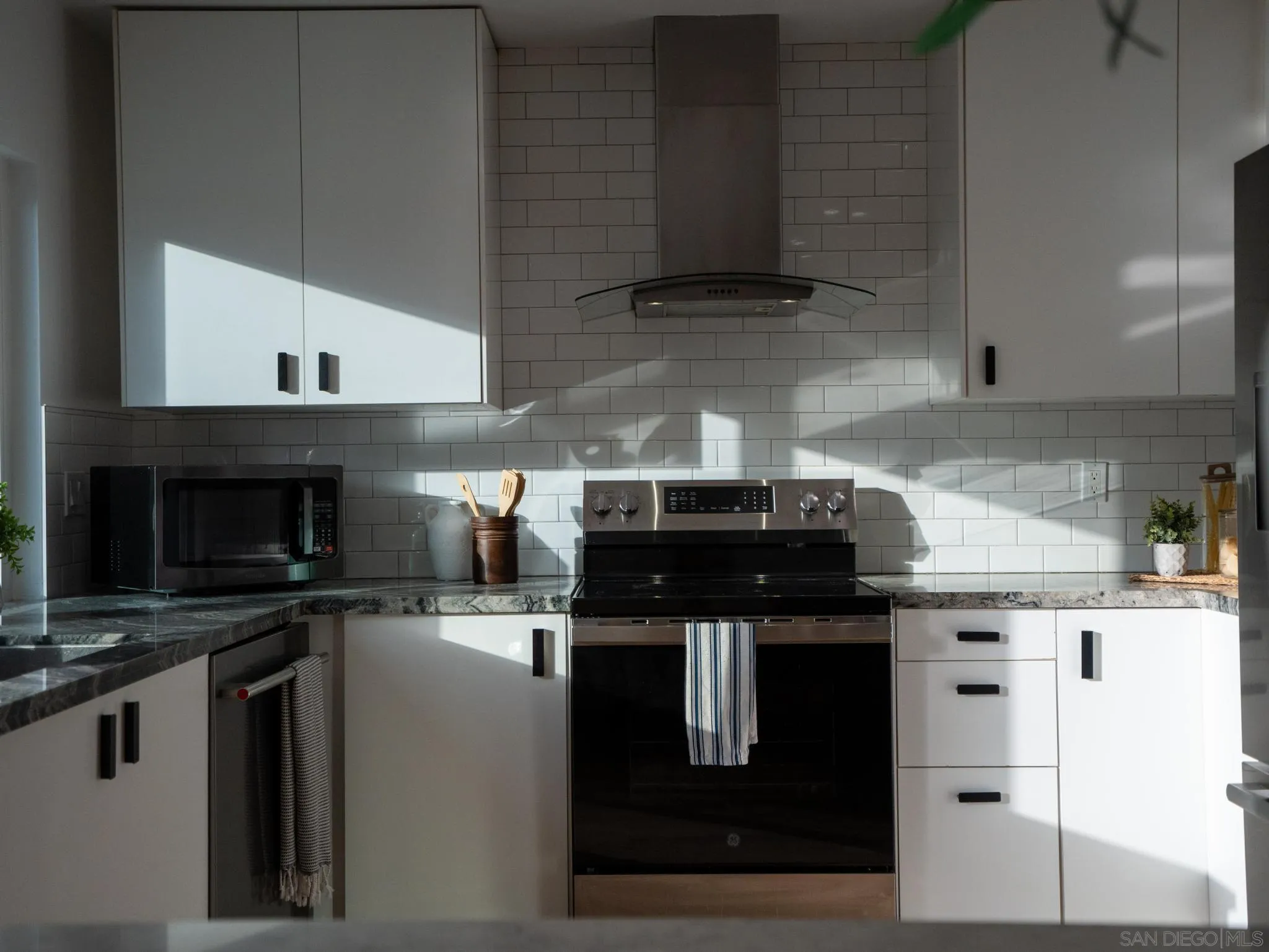 https://cdn.realtyfeed.com/cdn/127/260015981/2db2956c51ba1f05454baf68041e8ad6.webp