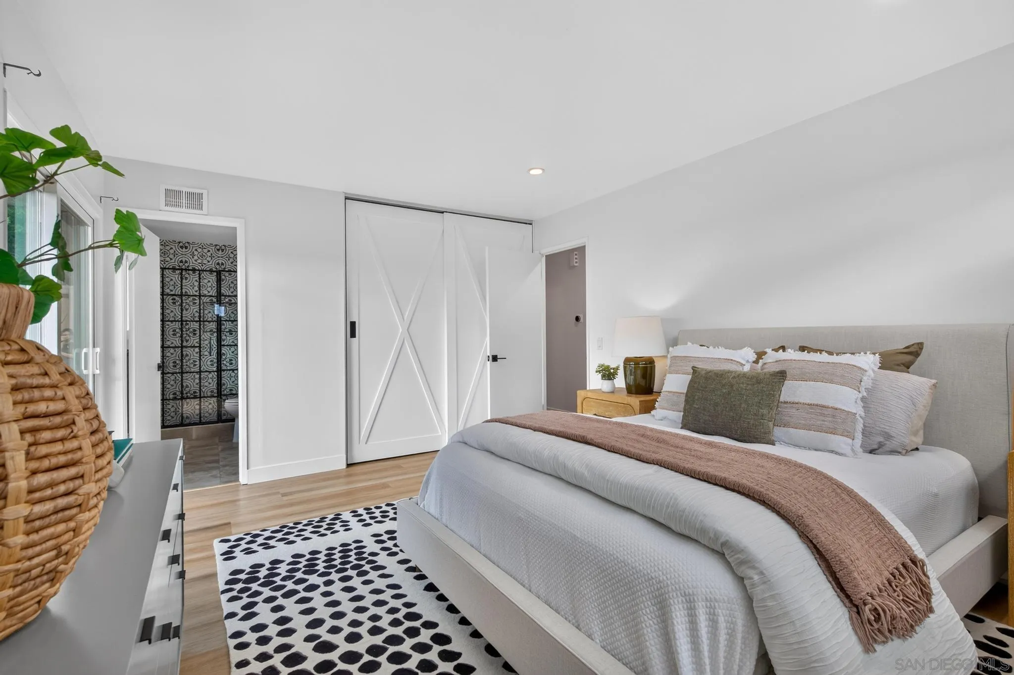 https://cdn.realtyfeed.com/cdn/127/260015981/96c4979e3a83c151c9428333c1eca6a5.webp