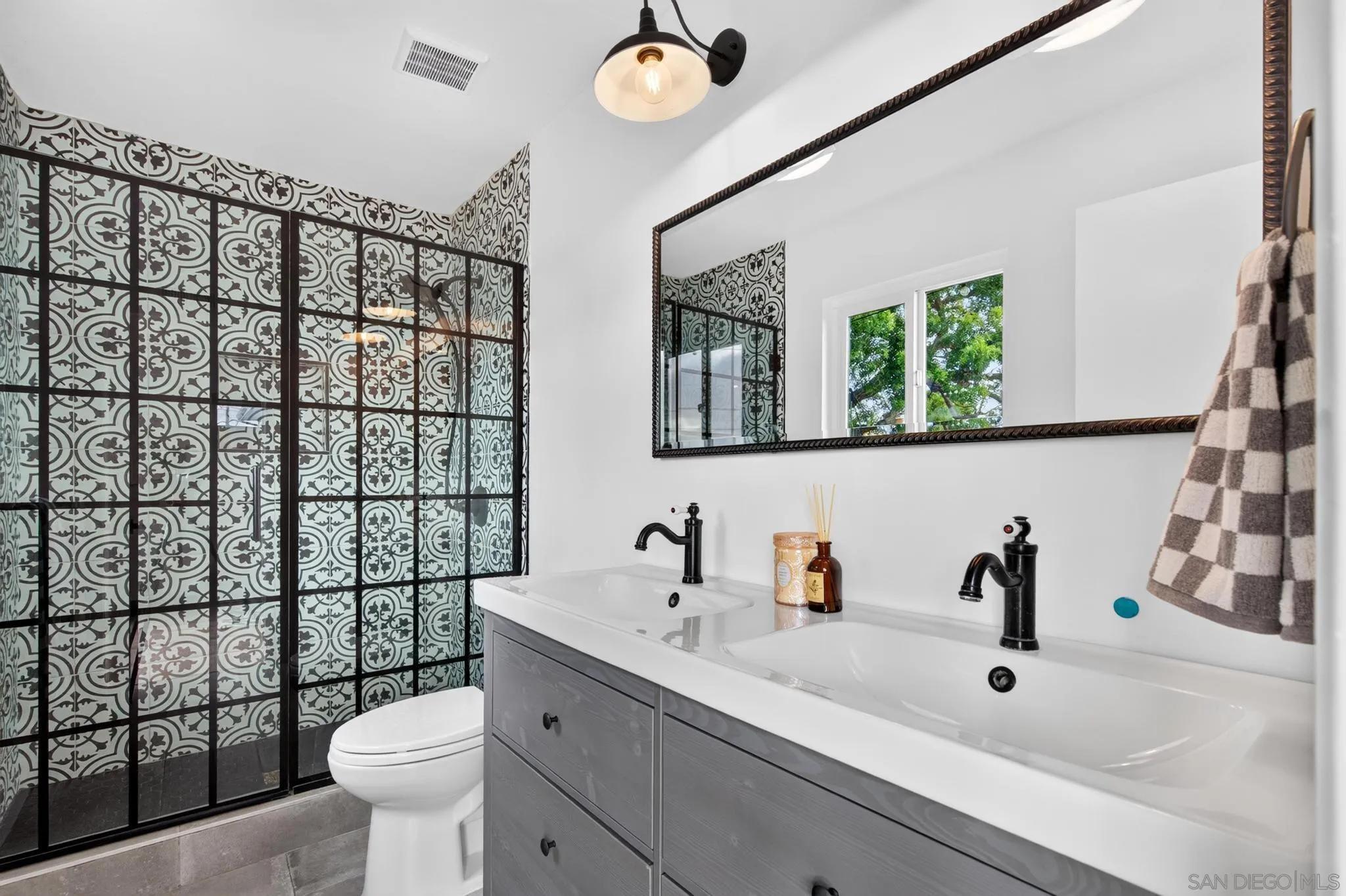 https://cdn.realtyfeed.com/cdn/127/260015981/cf02fcdf5348b90ccbf28057e5e92b57.webp