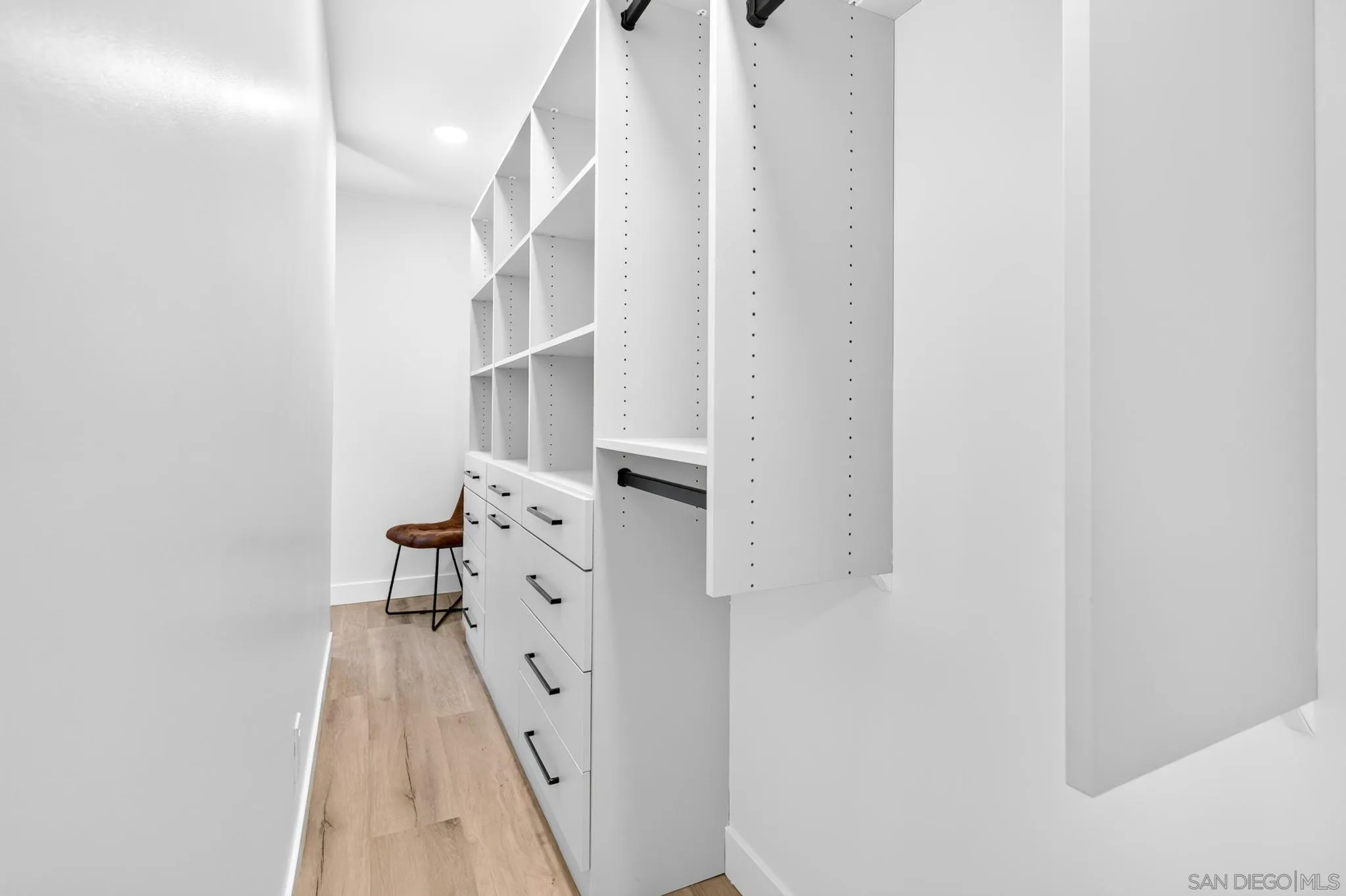 https://cdn.realtyfeed.com/cdn/127/260015981/fd85c2d165f2d4a147eede65fca8c440.webp