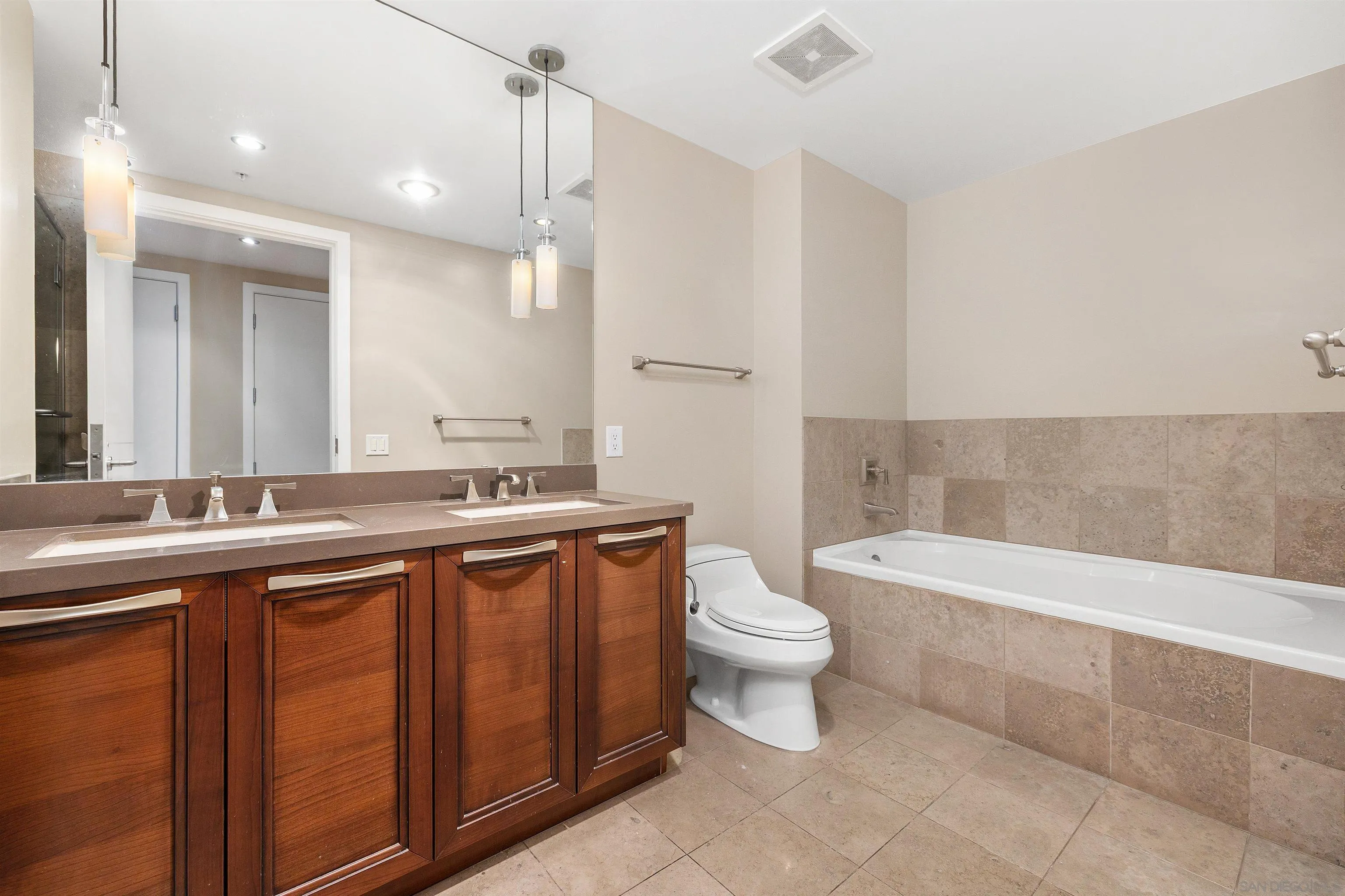 Photo #21: 260015987 Listing: Photo #21