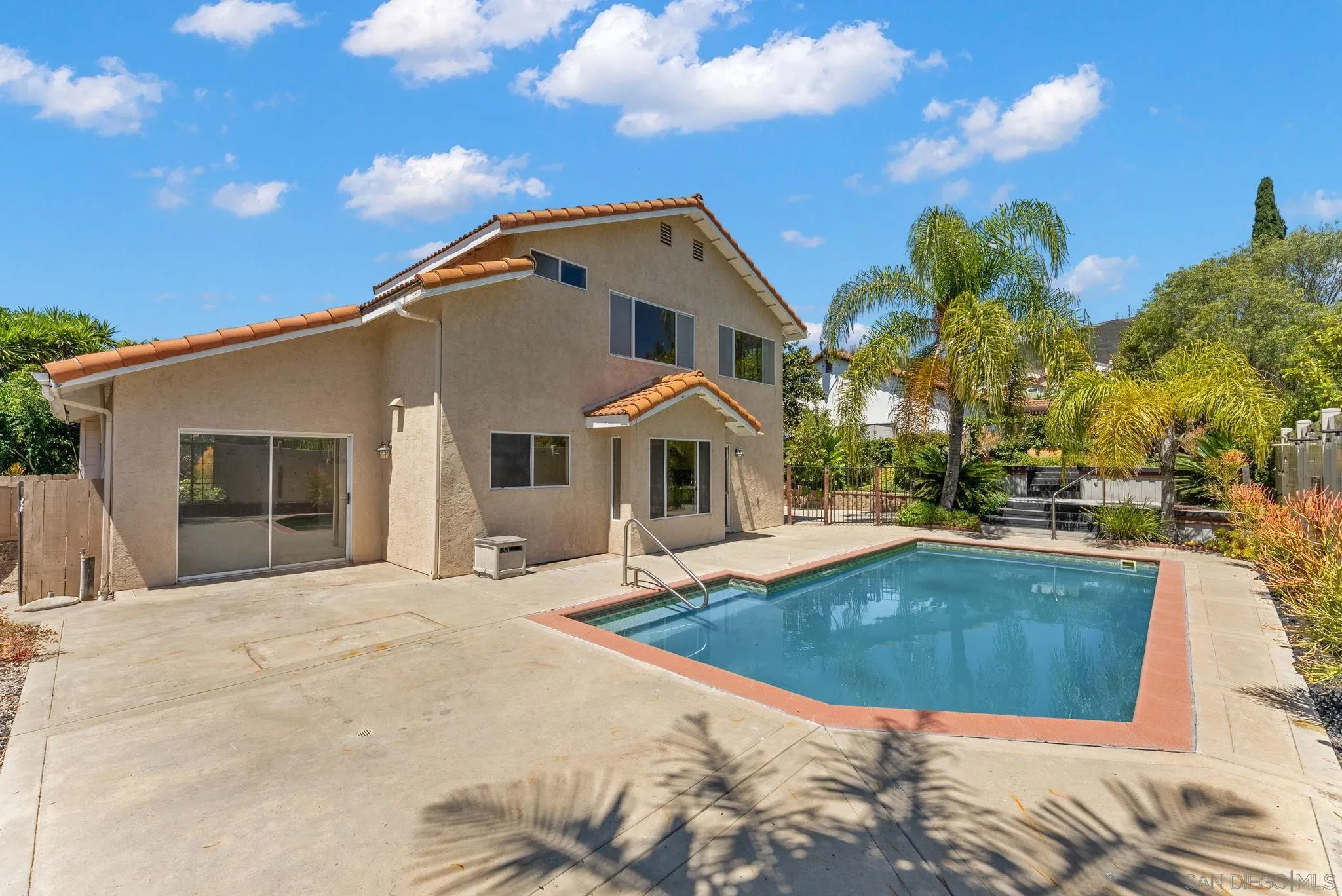 https://cdn.realtyfeed.com/cdn/127/260015996/0b55f7ff7be3fb2381dfa74c712dda94.webp