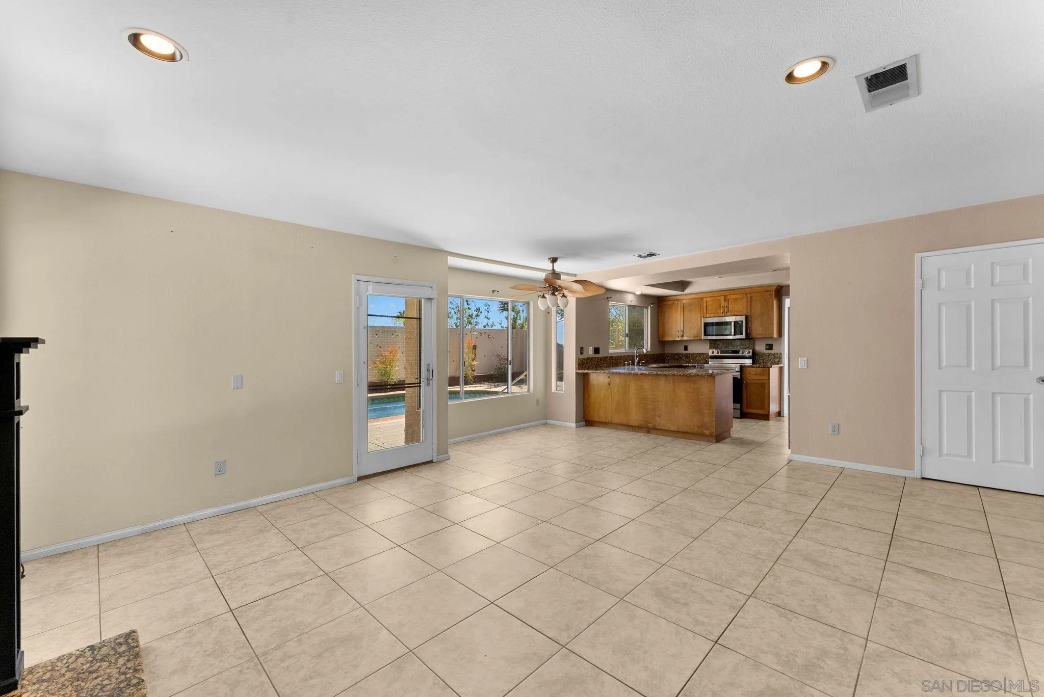 https://cdn.realtyfeed.com/cdn/127/260015996/11b27d8154bd679cb832f8858a97d30c.webp