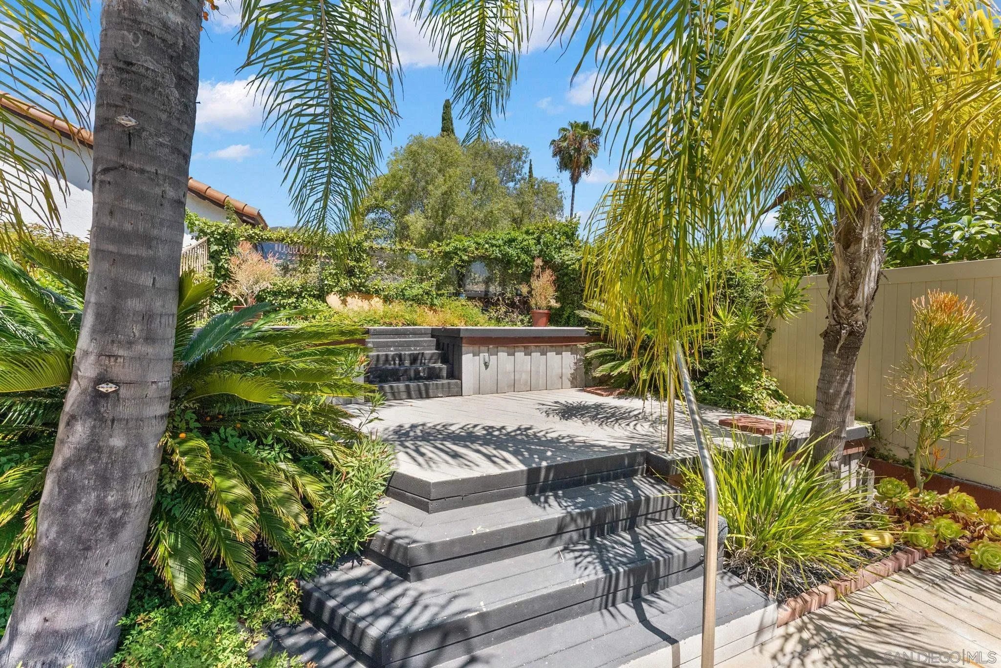 https://cdn.realtyfeed.com/cdn/127/260015996/1f07cfdaba80356475ca4de93341a142.webp