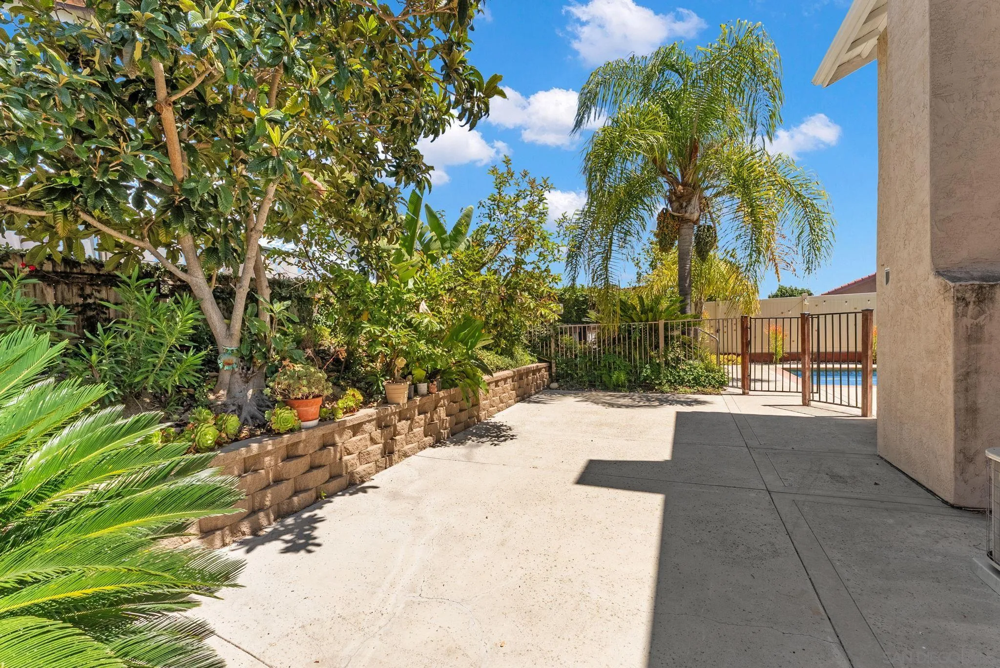 https://cdn.realtyfeed.com/cdn/127/260015996/220e83477eaae6288f1058062dbe37c9.webp