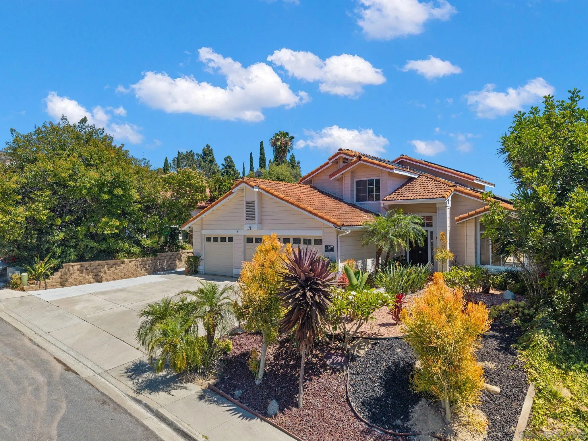 https://cdn.realtyfeed.com/cdn/127/260015996/2a32614819d5da9c69331456c58d0cfb.webp