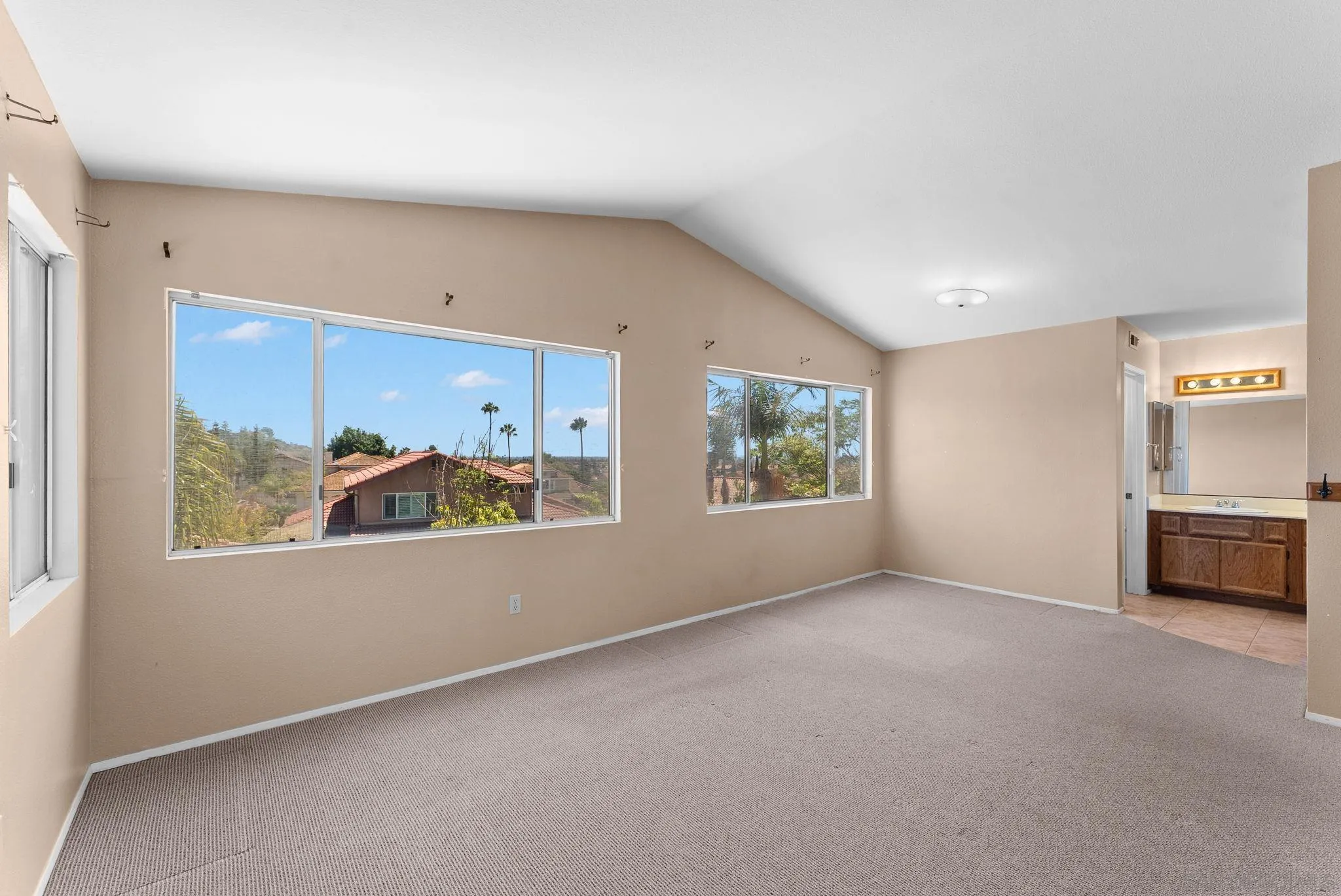 https://cdn.realtyfeed.com/cdn/127/260015996/3318488cb229e05655efe60dde31da7a.webp