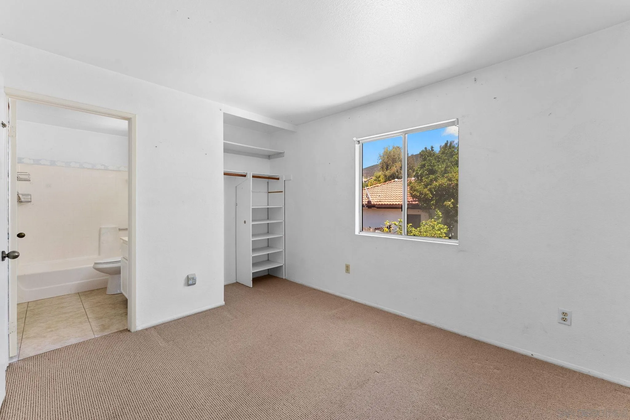 https://cdn.realtyfeed.com/cdn/127/260015996/aa84c6f1e5e95db8e9b0af91ad5bde2d.webp