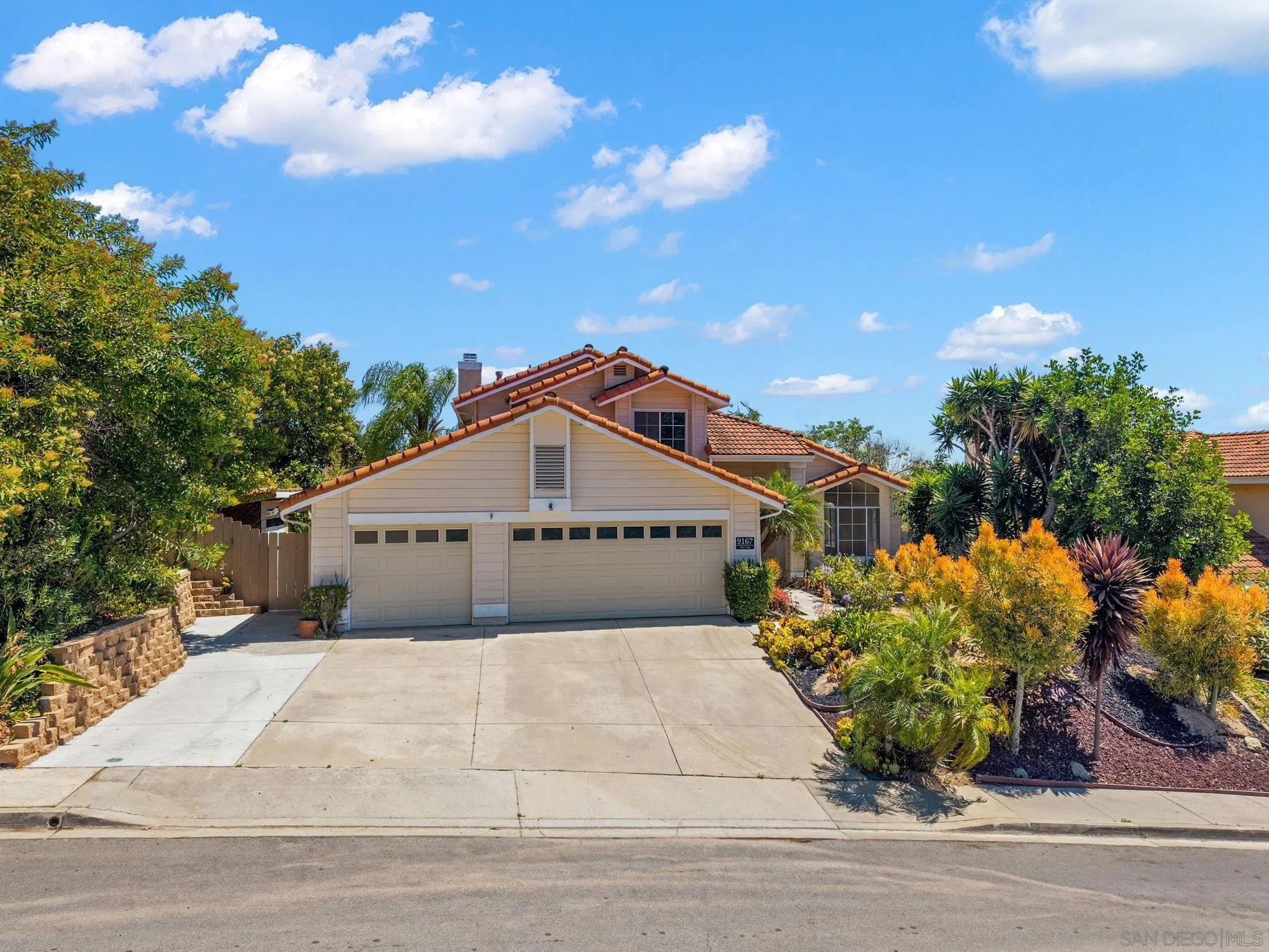 https://cdn.realtyfeed.com/cdn/127/260015996/f35784d829ca4d4d0a1a80dd6fda5d0b.webp