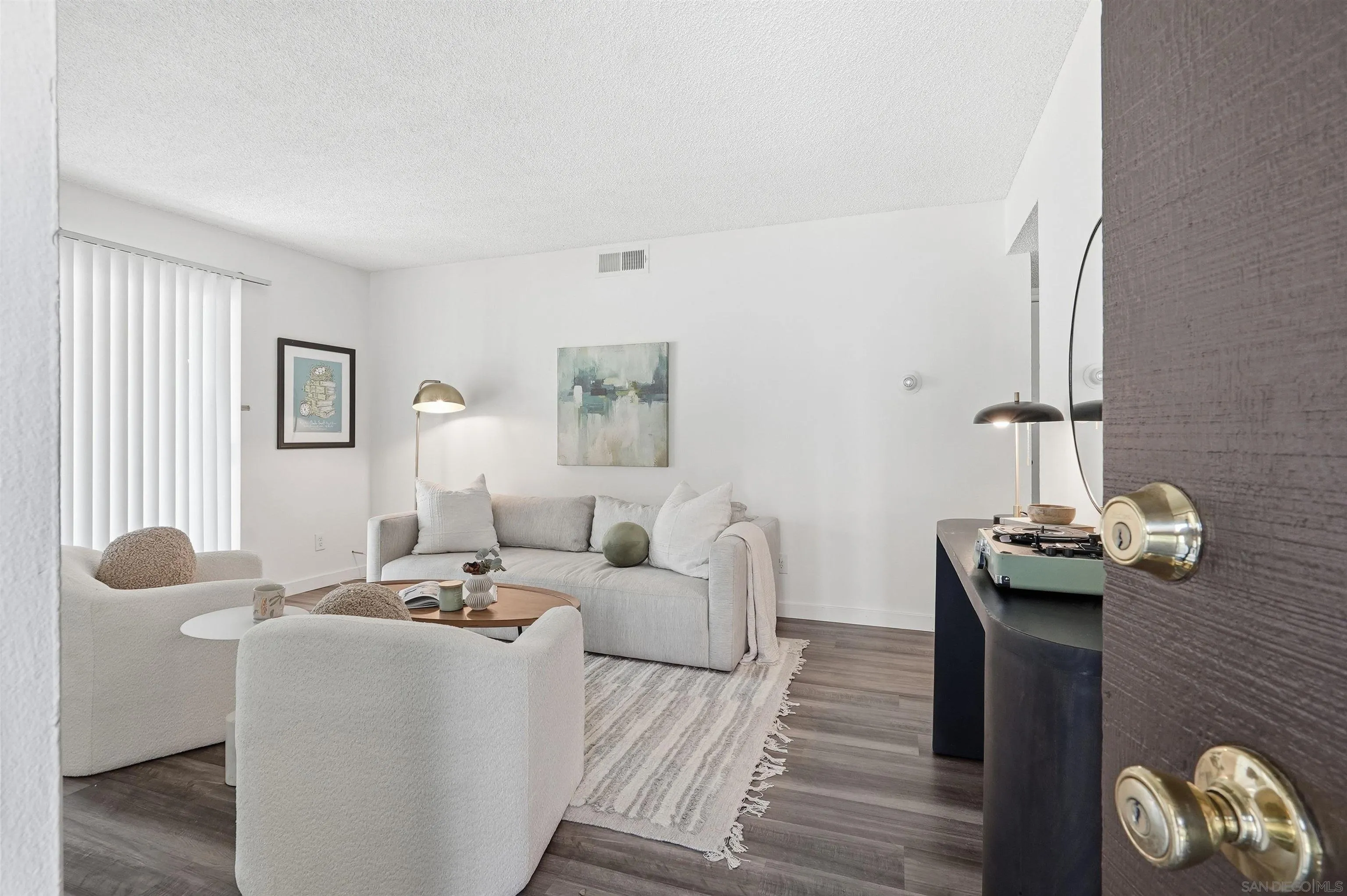 https://cdn.realtyfeed.com/cdn/127/260015997/04c0666a74029d8a36d7943a0844894f.webp