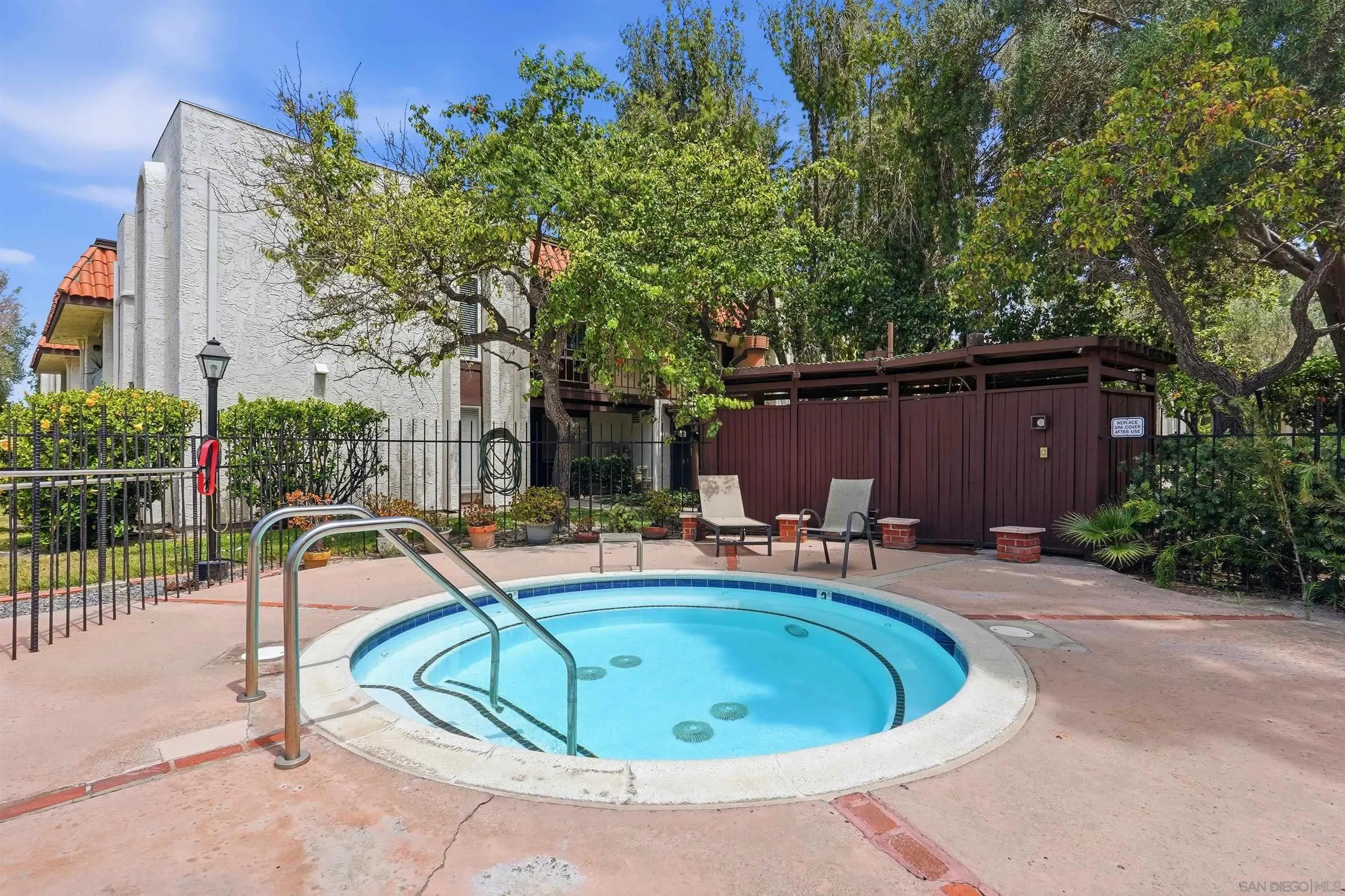 https://cdn.realtyfeed.com/cdn/127/260015997/1d3bd0d8896f9d80157090ebf02c8dce.webp