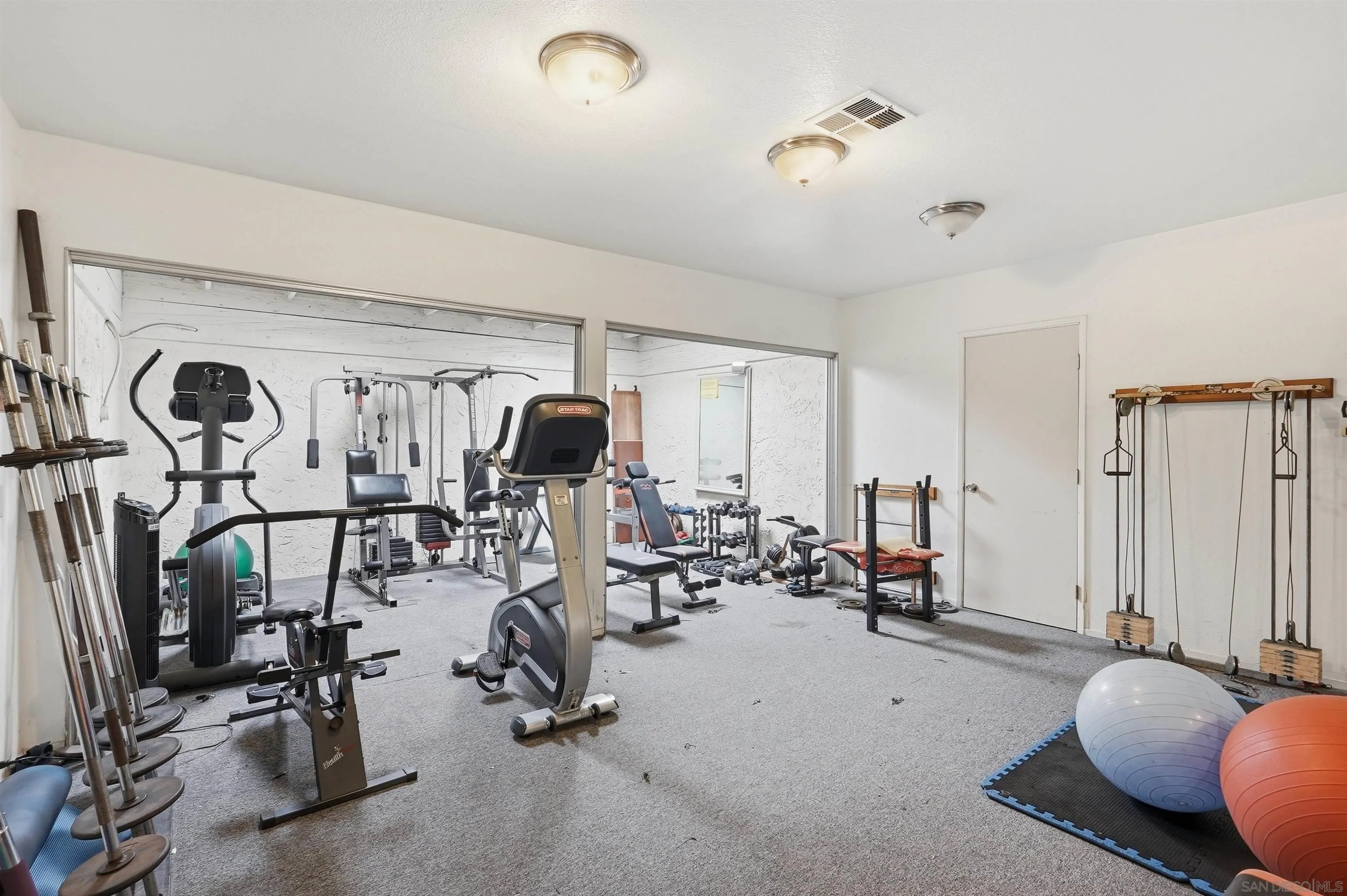 https://cdn.realtyfeed.com/cdn/127/260015997/2027b9dda06b40f70e6b816e53dd4f85.webp