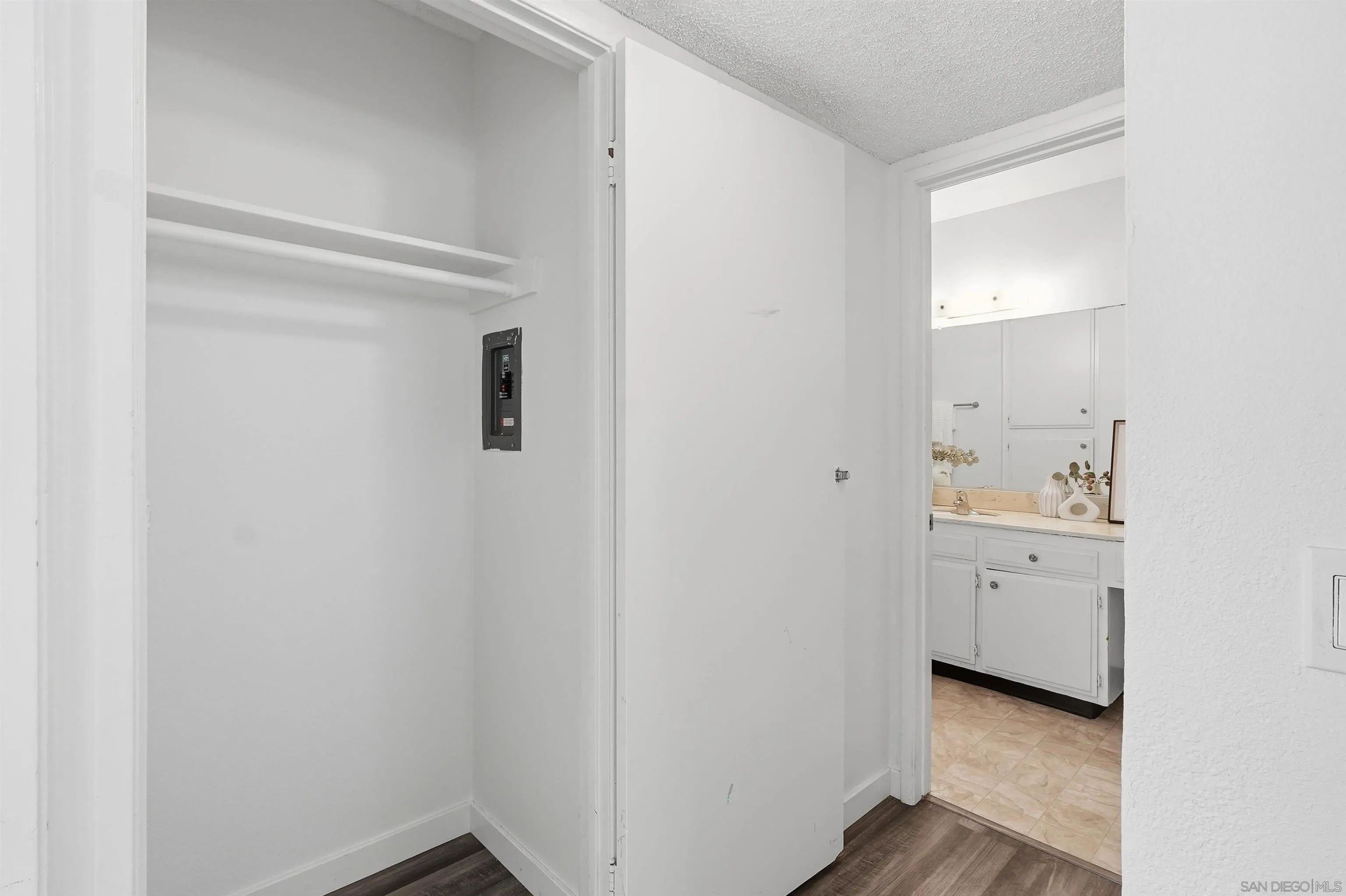 https://cdn.realtyfeed.com/cdn/127/260015997/6d0e7173f4ef6c5b88cf15574334536d.webp