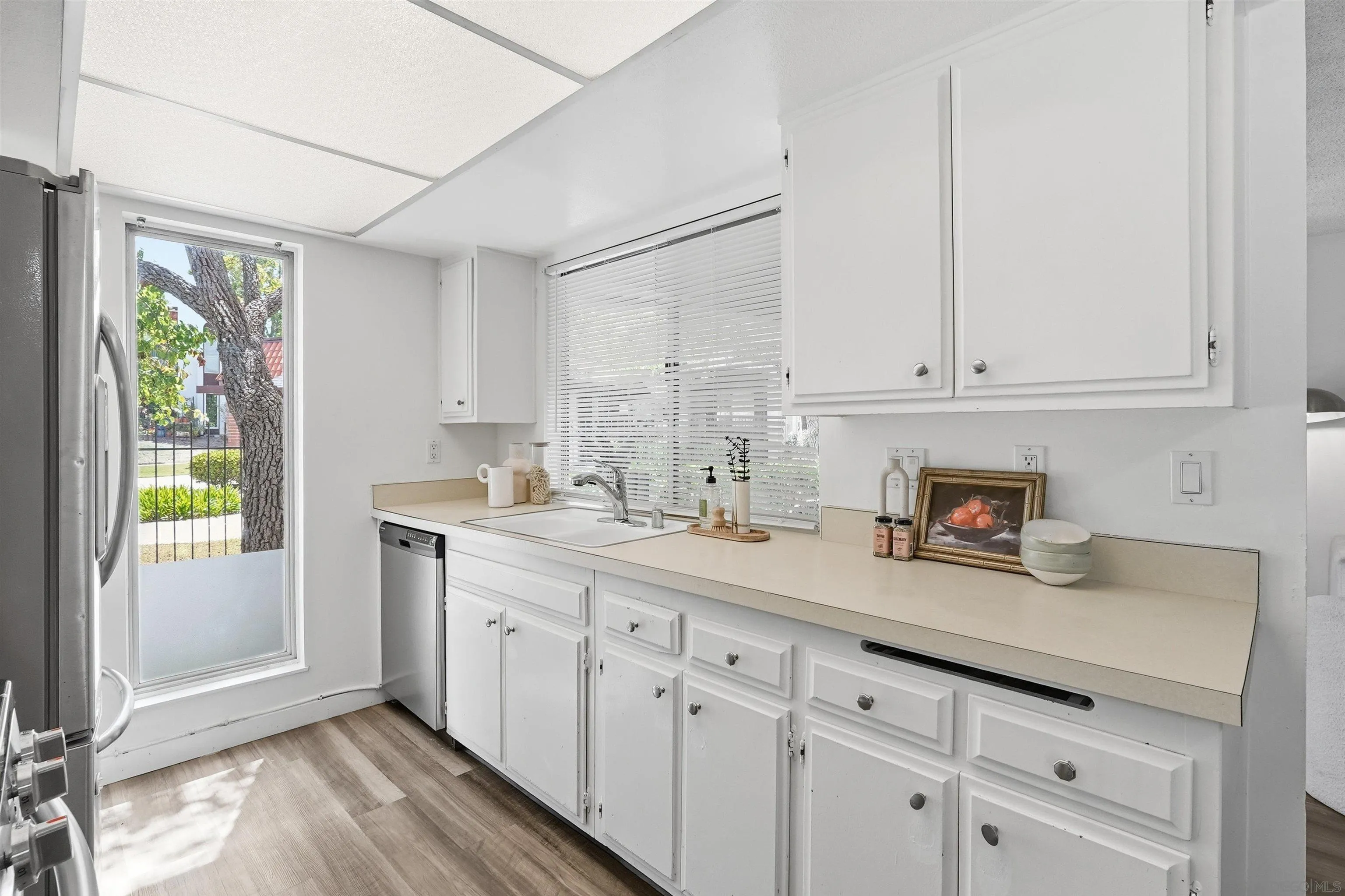 https://cdn.realtyfeed.com/cdn/127/260015997/891cd1ee29b9cb34e8fb53fb9f46a00f.webp