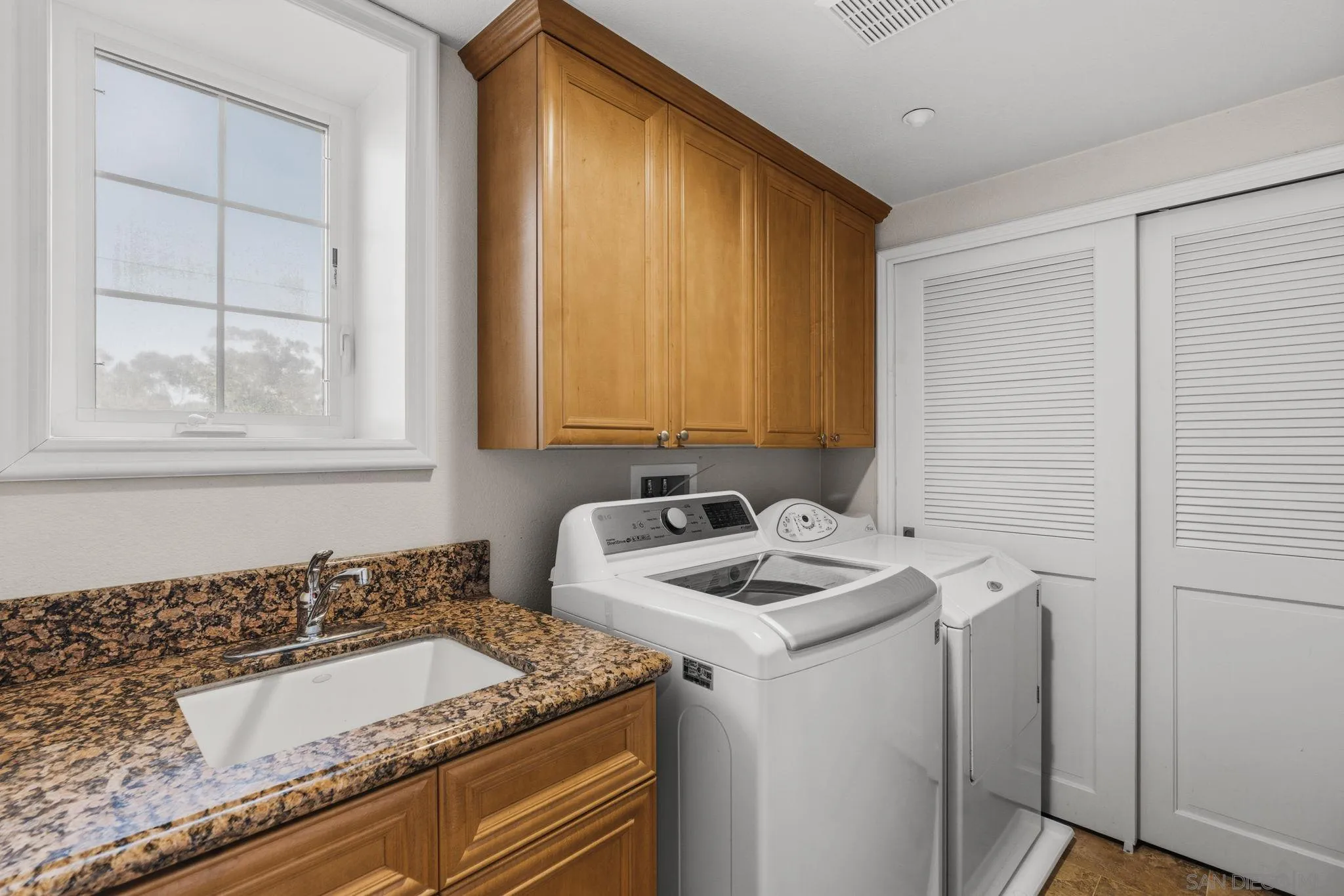 https://cdn.realtyfeed.com/cdn/127/260016002/06157adf9949b70ea41e5e40b6e7e2e7.webp