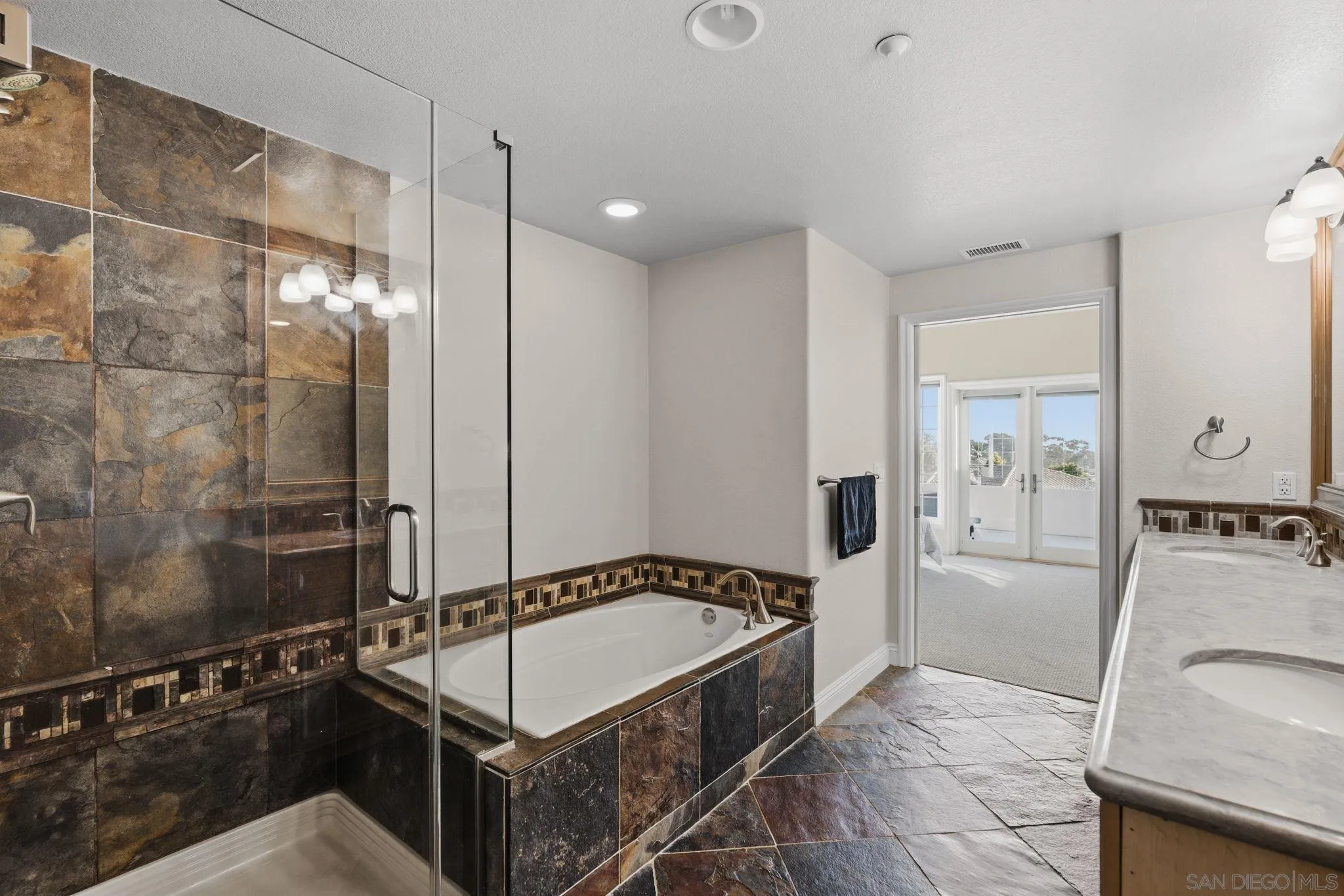https://cdn.realtyfeed.com/cdn/127/260016002/645e4acf531441d4e54fad6a6a0eb77c.webp