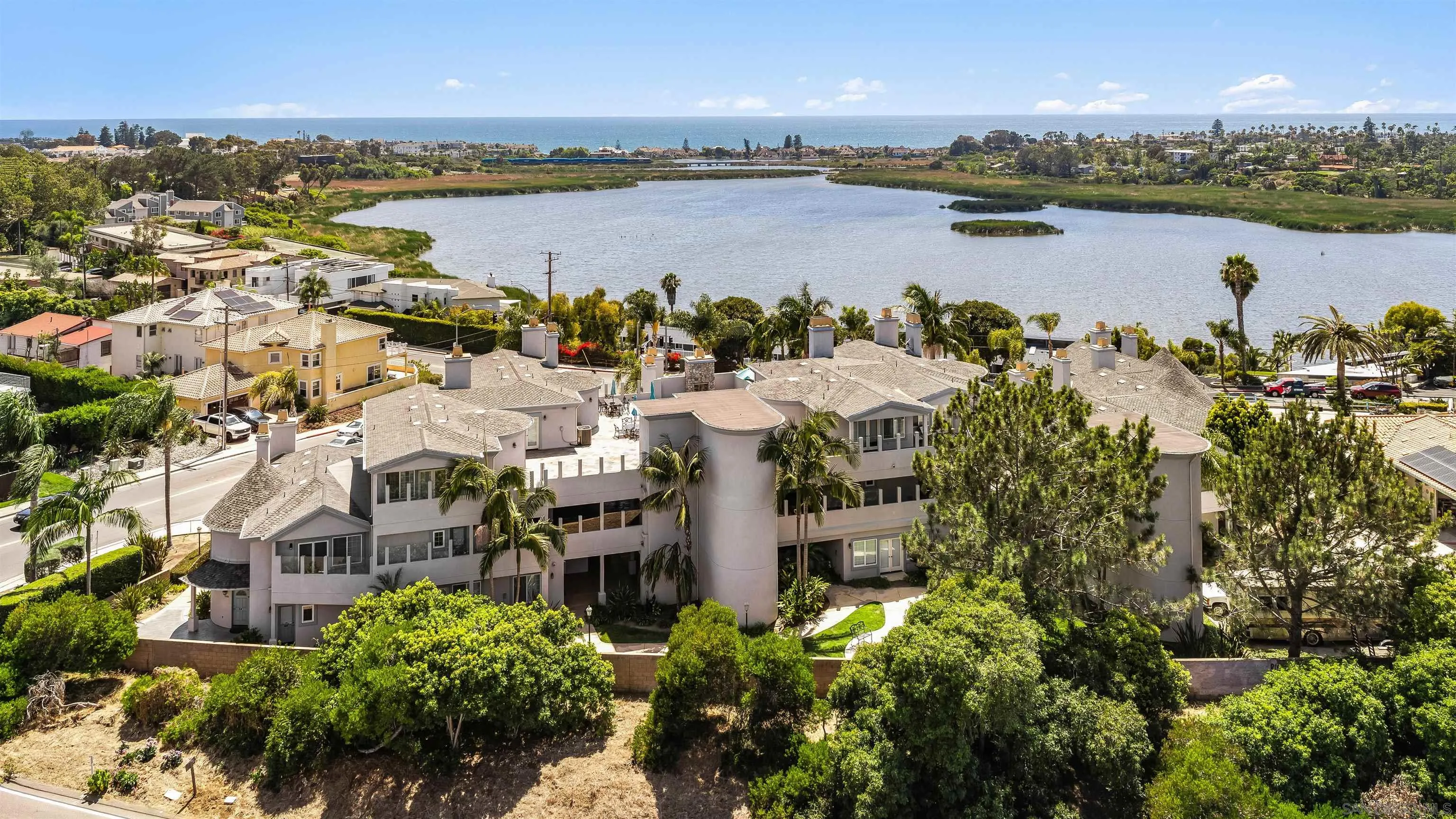 https://cdn.realtyfeed.com/cdn/127/260016002/700dbadfcf54fa0aca485925e7033dd9.webp