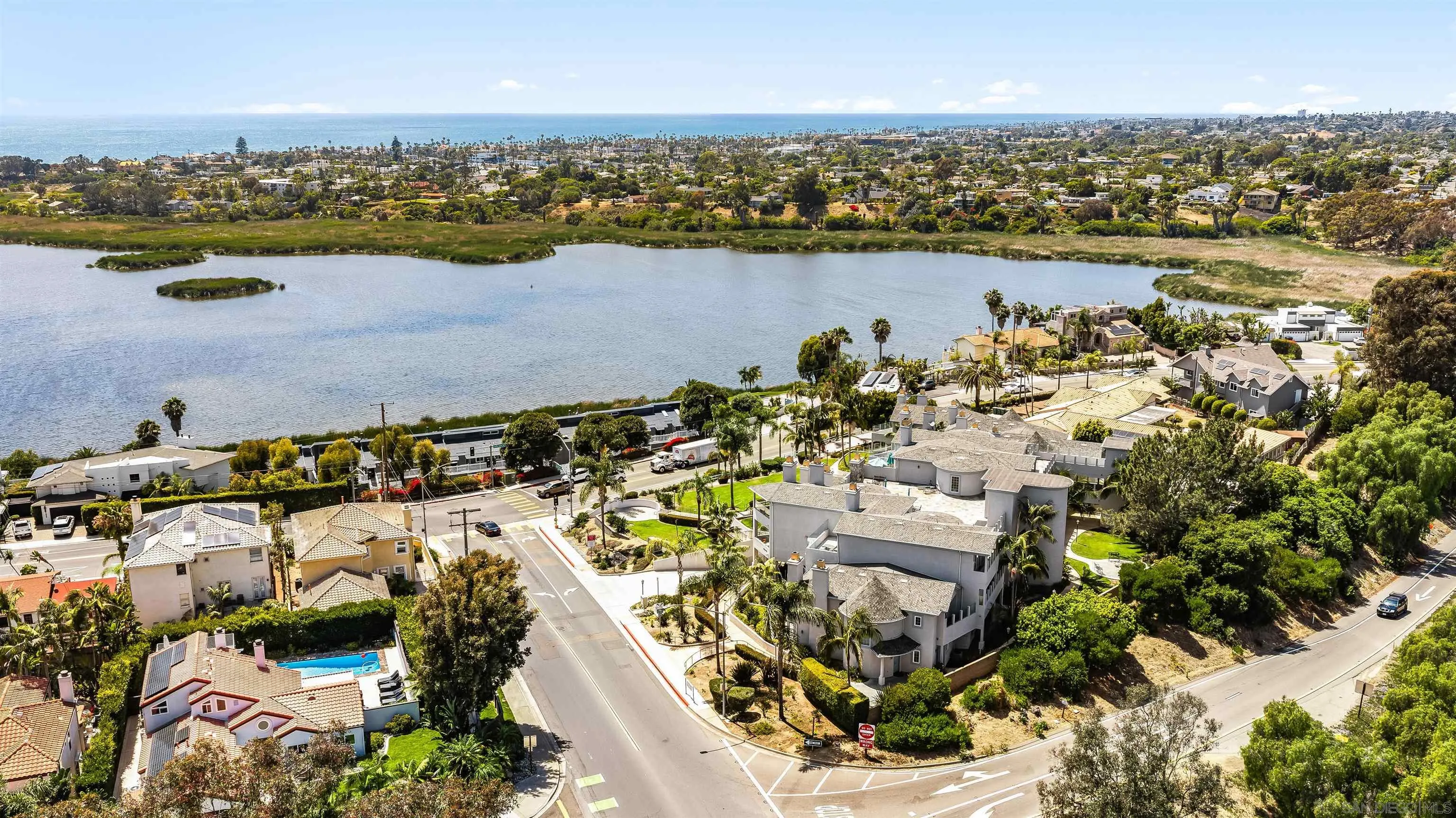 https://cdn.realtyfeed.com/cdn/127/260016002/912fbfda1bd84fe5ce7270dbec620df9.webp
