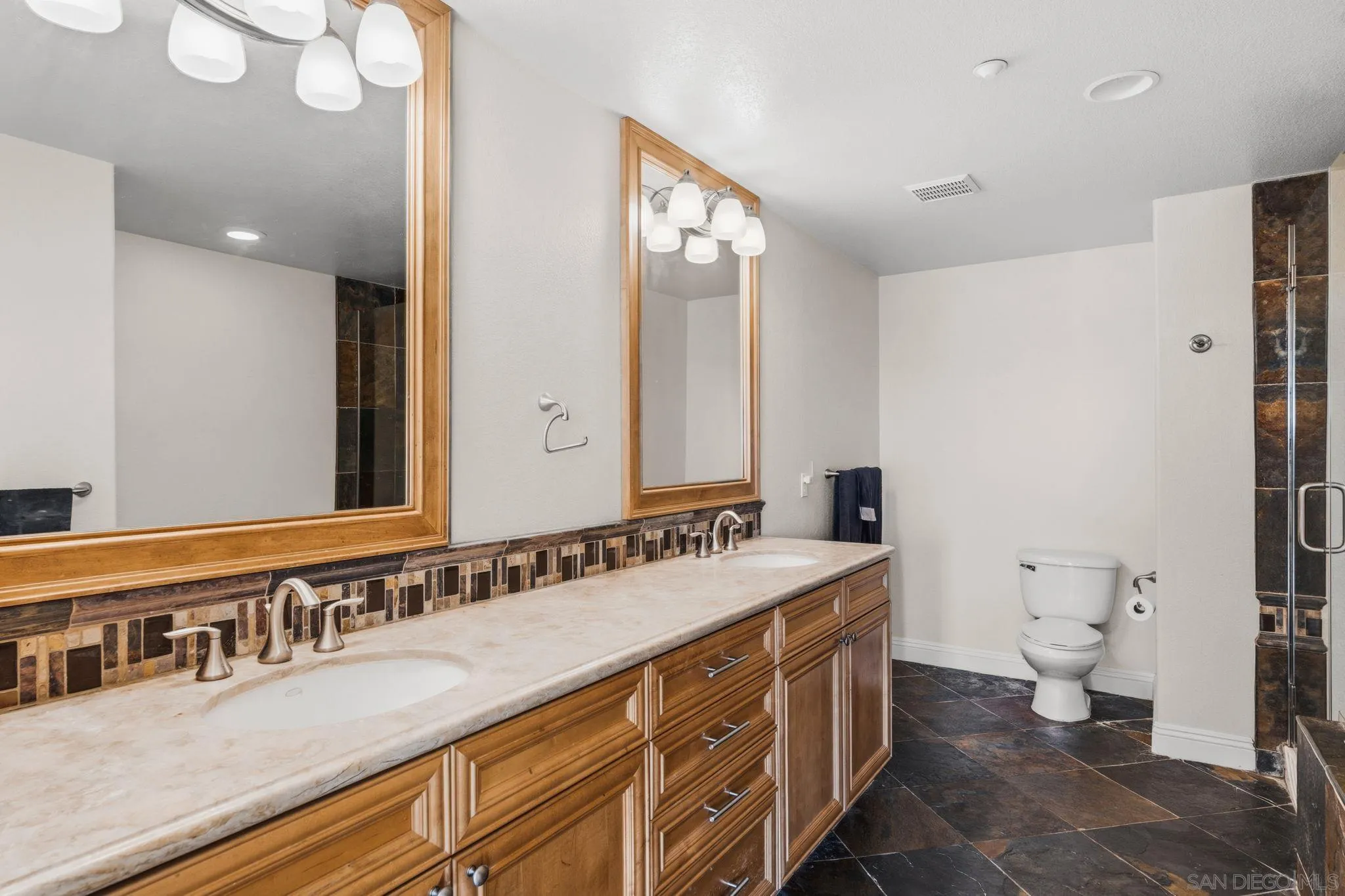 https://cdn.realtyfeed.com/cdn/127/260016002/a1b96681addbd289f9f7bab07ea3058e.webp