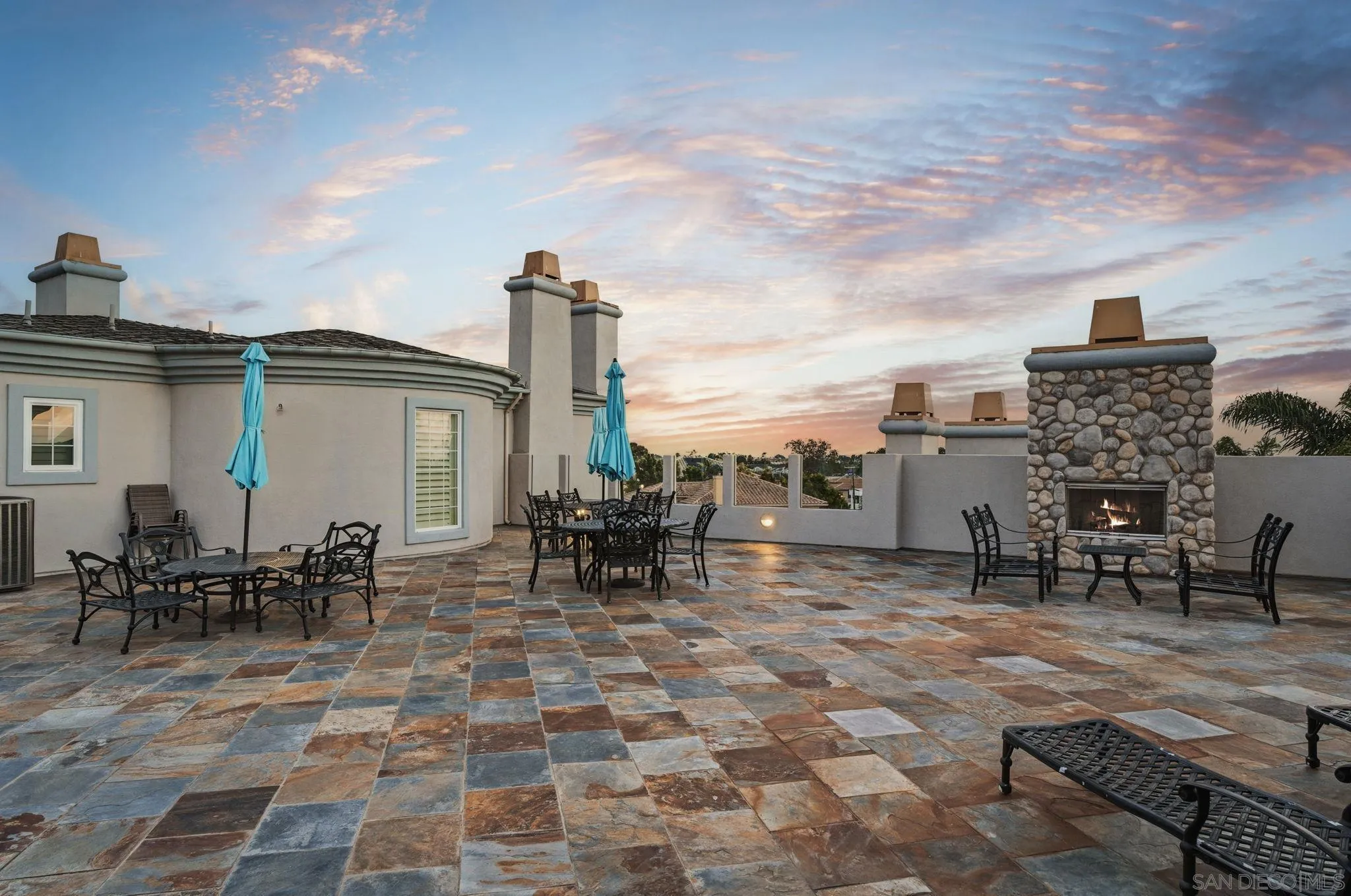 https://cdn.realtyfeed.com/cdn/127/260016002/d4d0729e351a4d27aac2d303c803c1f7.webp