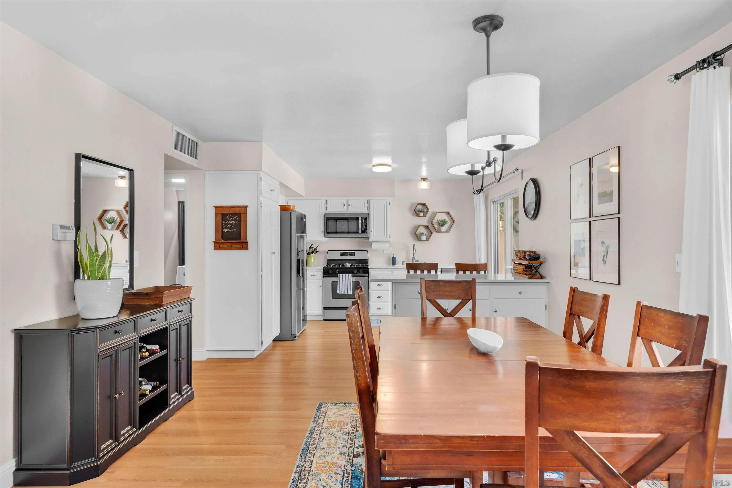 https://cdn.realtyfeed.com/cdn/127/260016004/0eb276e1e55dd989f60190608858042c.webp