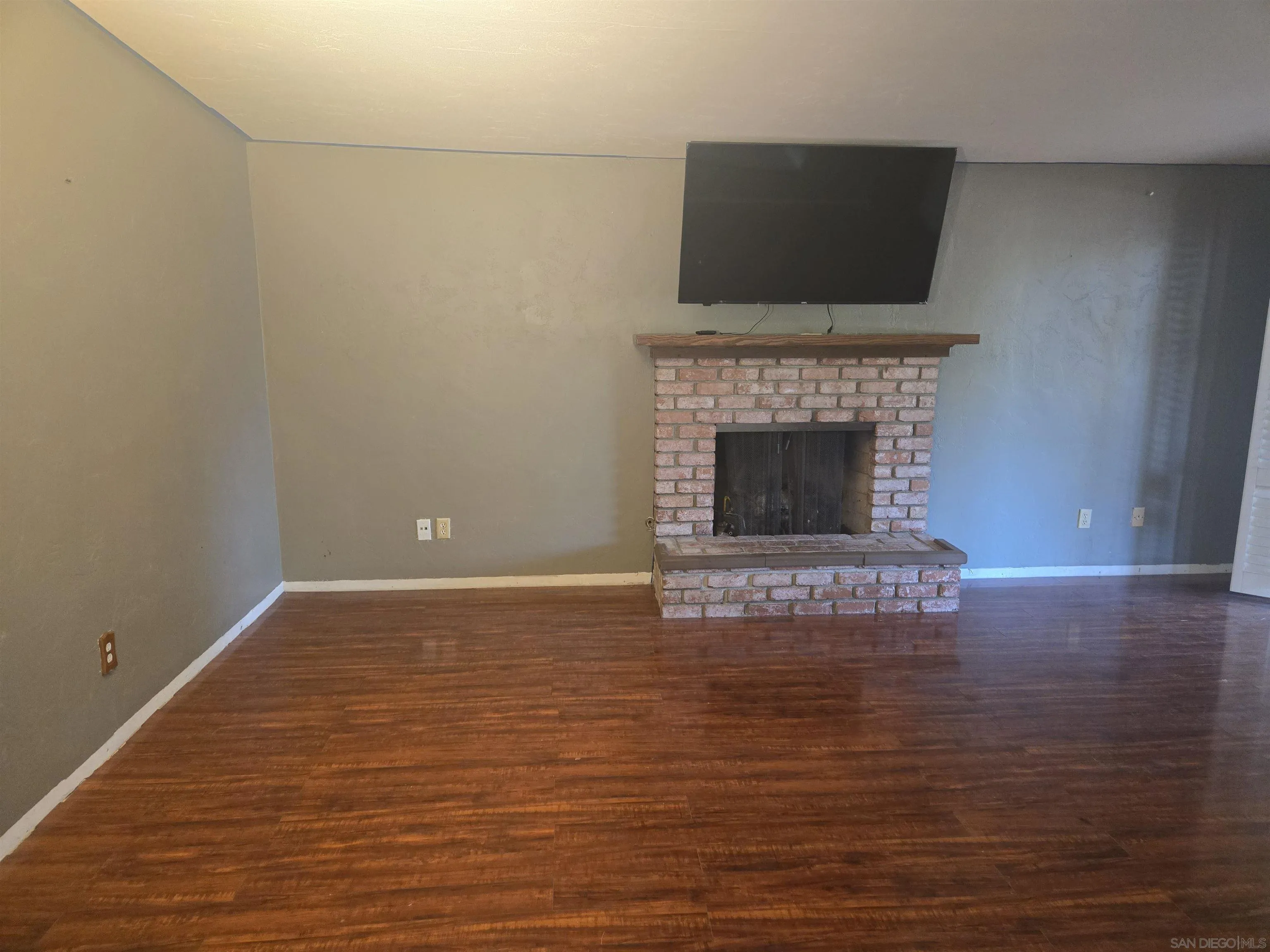 https://cdn.realtyfeed.com/cdn/127/260016005/0233ba6003a750efedae072817c549d4.webp