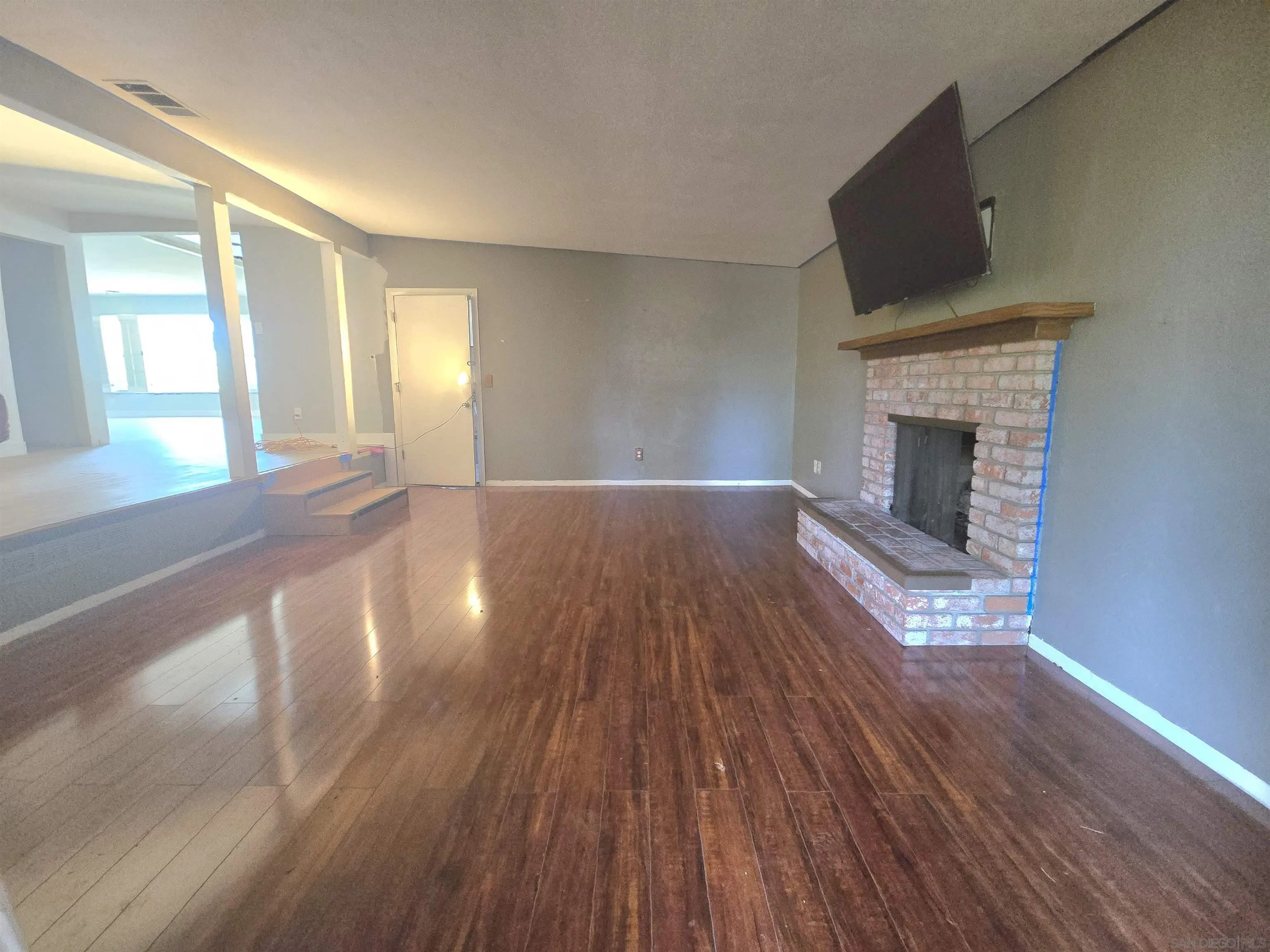 https://cdn.realtyfeed.com/cdn/127/260016005/6c84421a52abc16d6c7a993c779b4e45.webp