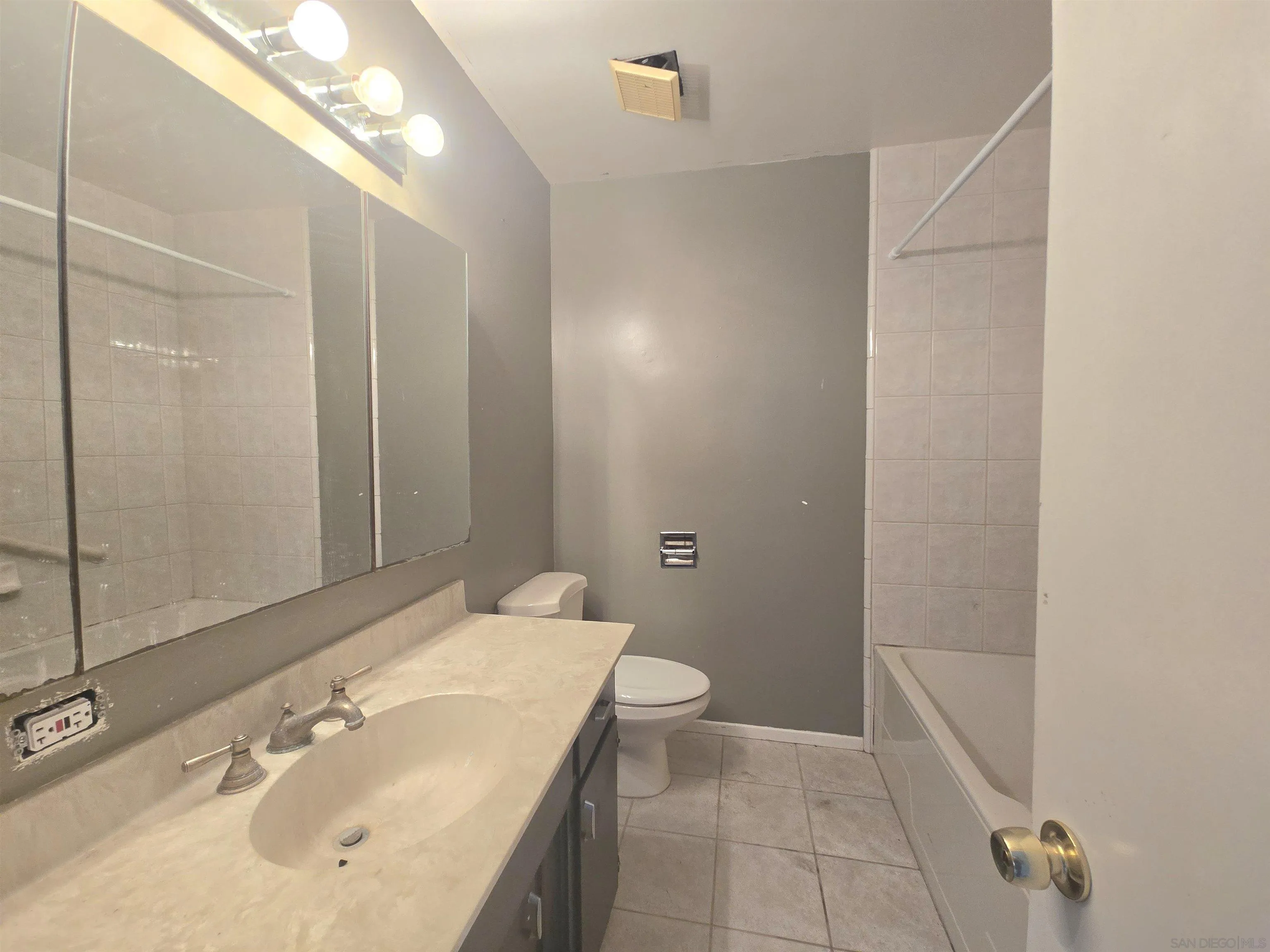 https://cdn.realtyfeed.com/cdn/127/260016005/76b94fd8ce46bd69a4d10004851ad067.webp