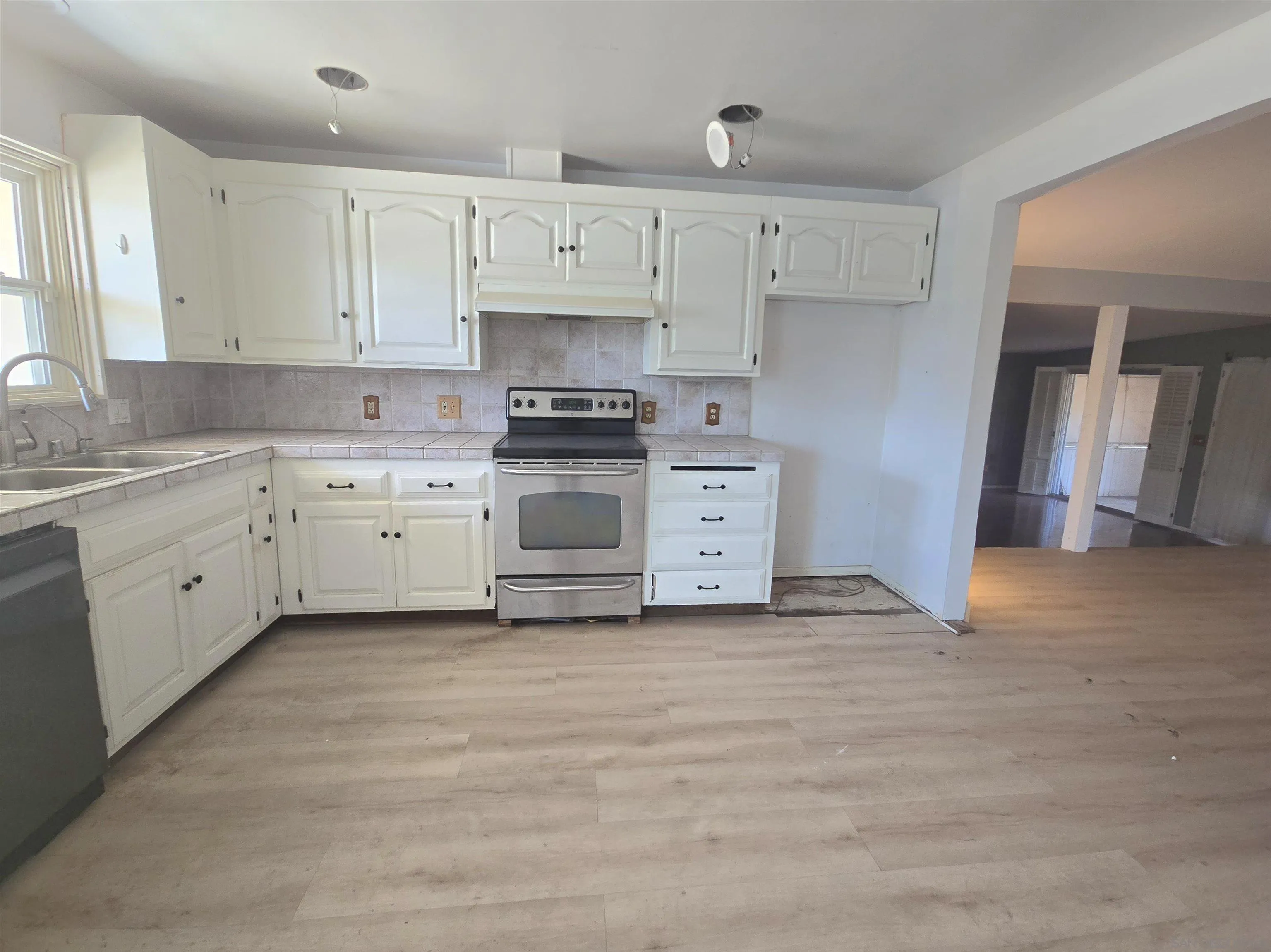 https://cdn.realtyfeed.com/cdn/127/260016005/7d034ea071e2df2562209af8f0963461.webp