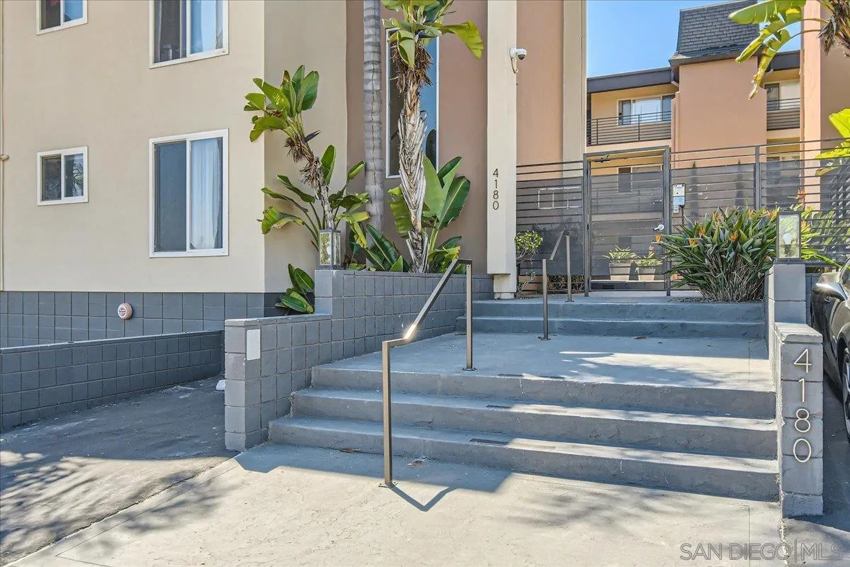 Photo #3: 260016012 Listing: Photo #3