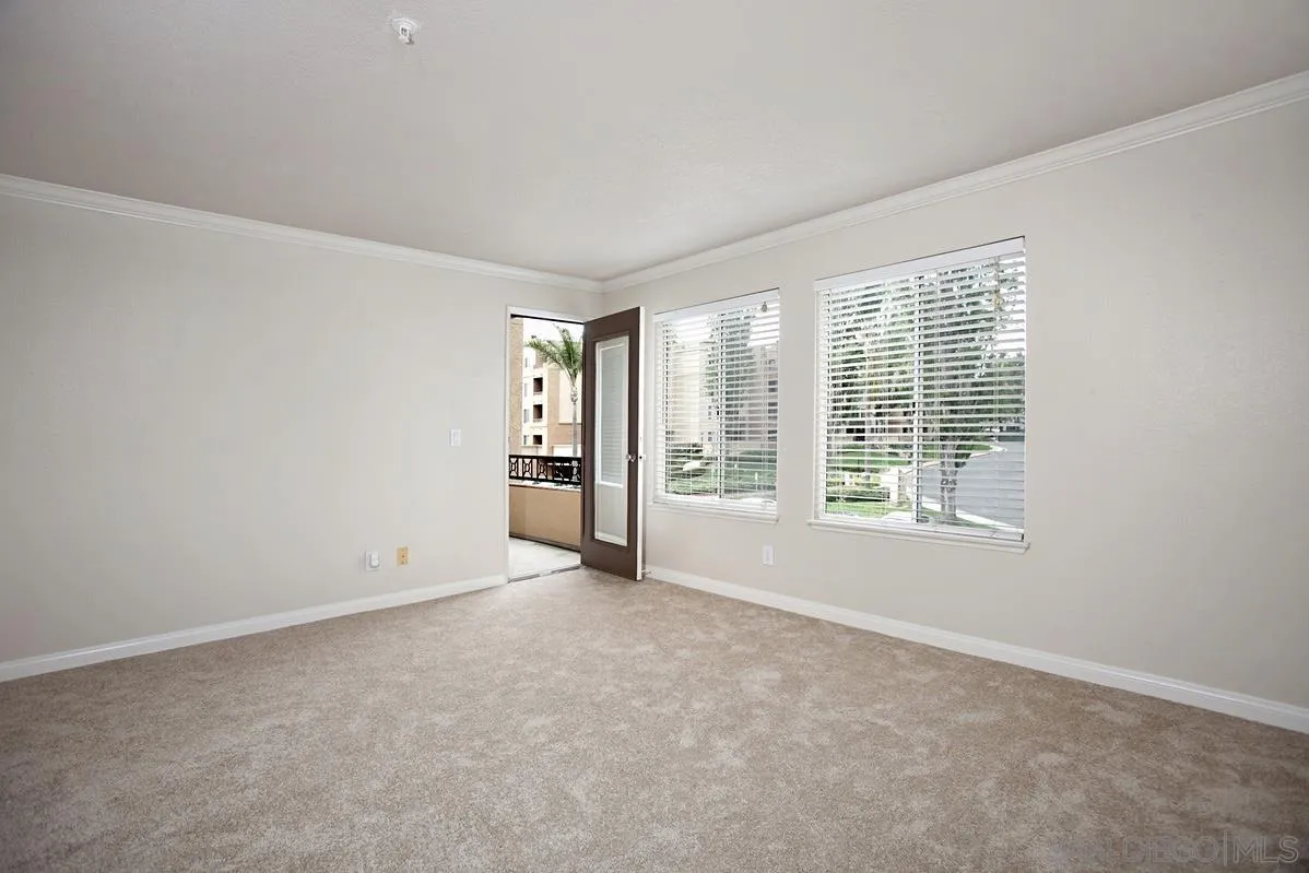 https://cdn.realtyfeed.com/cdn/127/260016017/95c4966132ae2badde482547389429ec.webp