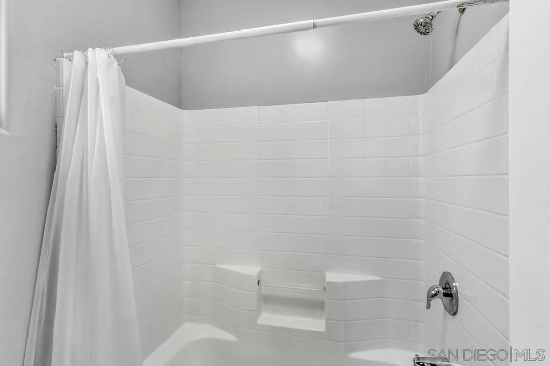 https://cdn.realtyfeed.com/cdn/127/260016021/eeff59fb3afbca1ea11818a25a5d8aee.webp