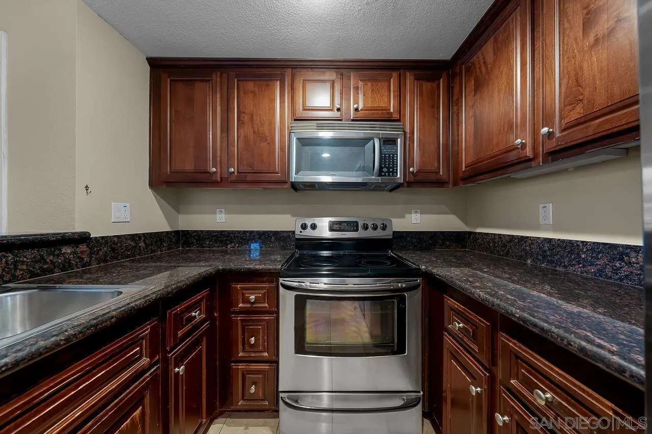 Photo #12: 260016022 Listing: Photo #12